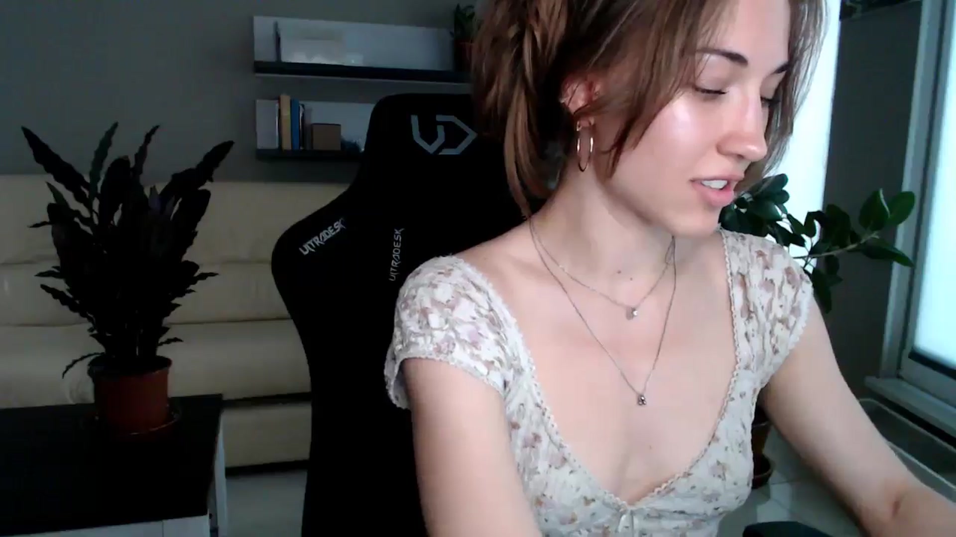 Gallery image thumbnail from GalaxyAnisia's myfreecams stream on, 06/10/2025, 16:54 image 16 of 20