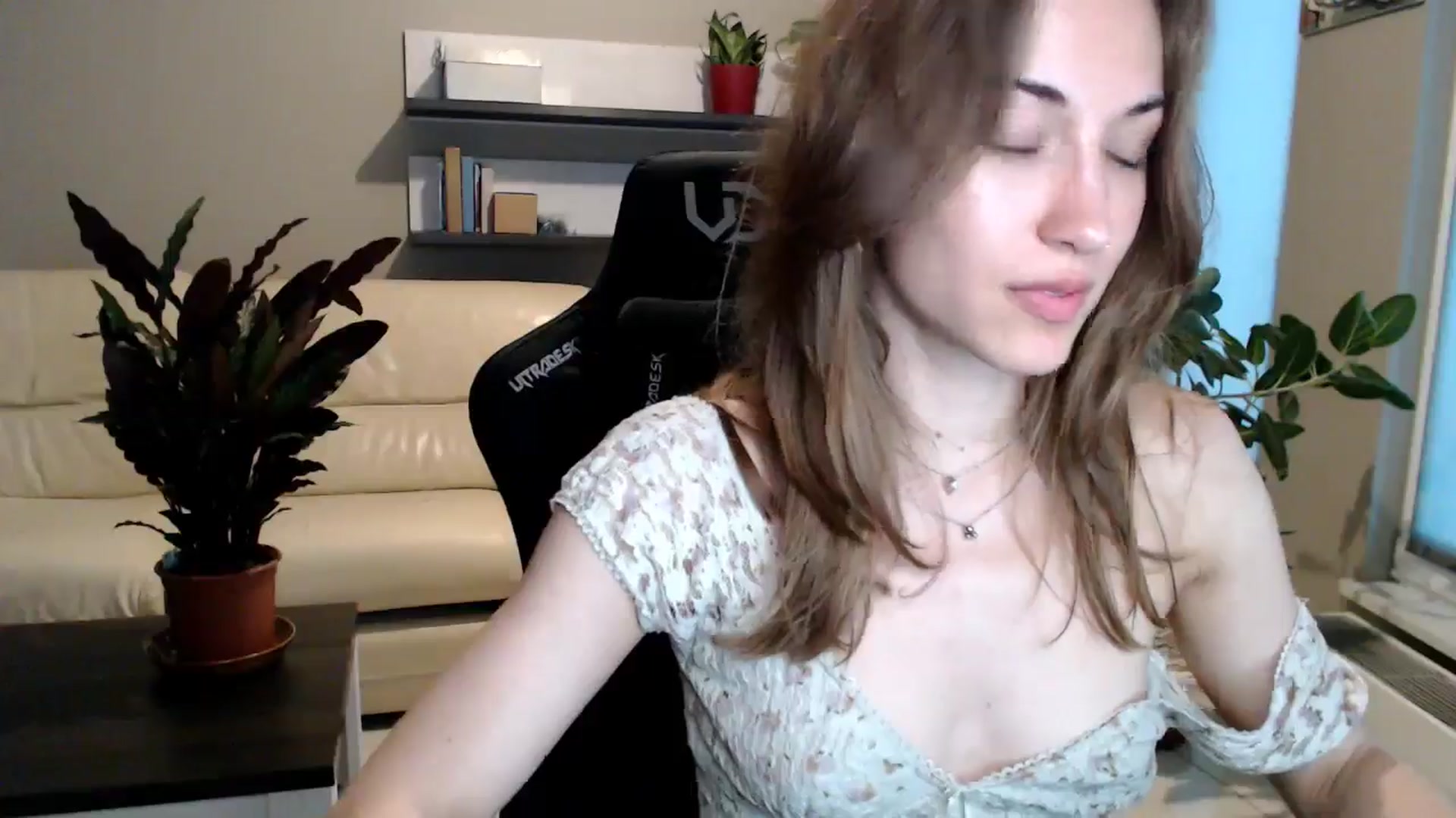 Gallery image thumbnail from GalaxyAnisia's myfreecams stream on, 06/10/2025, 18:27 image 19 of 20