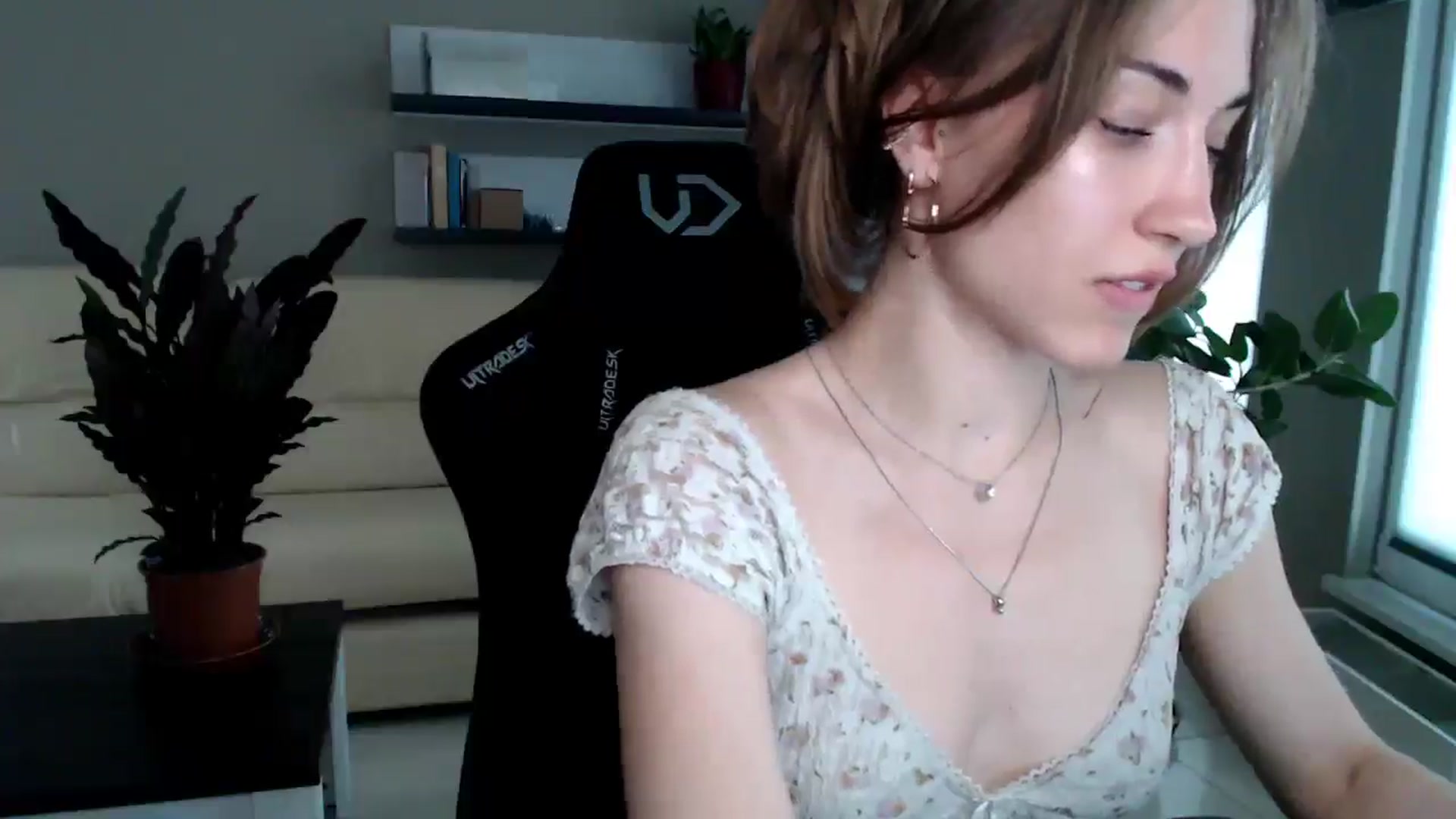 Gallery image thumbnail from GalaxyAnisia's myfreecams stream on, 06/10/2025, 18:27 image 2 of 20