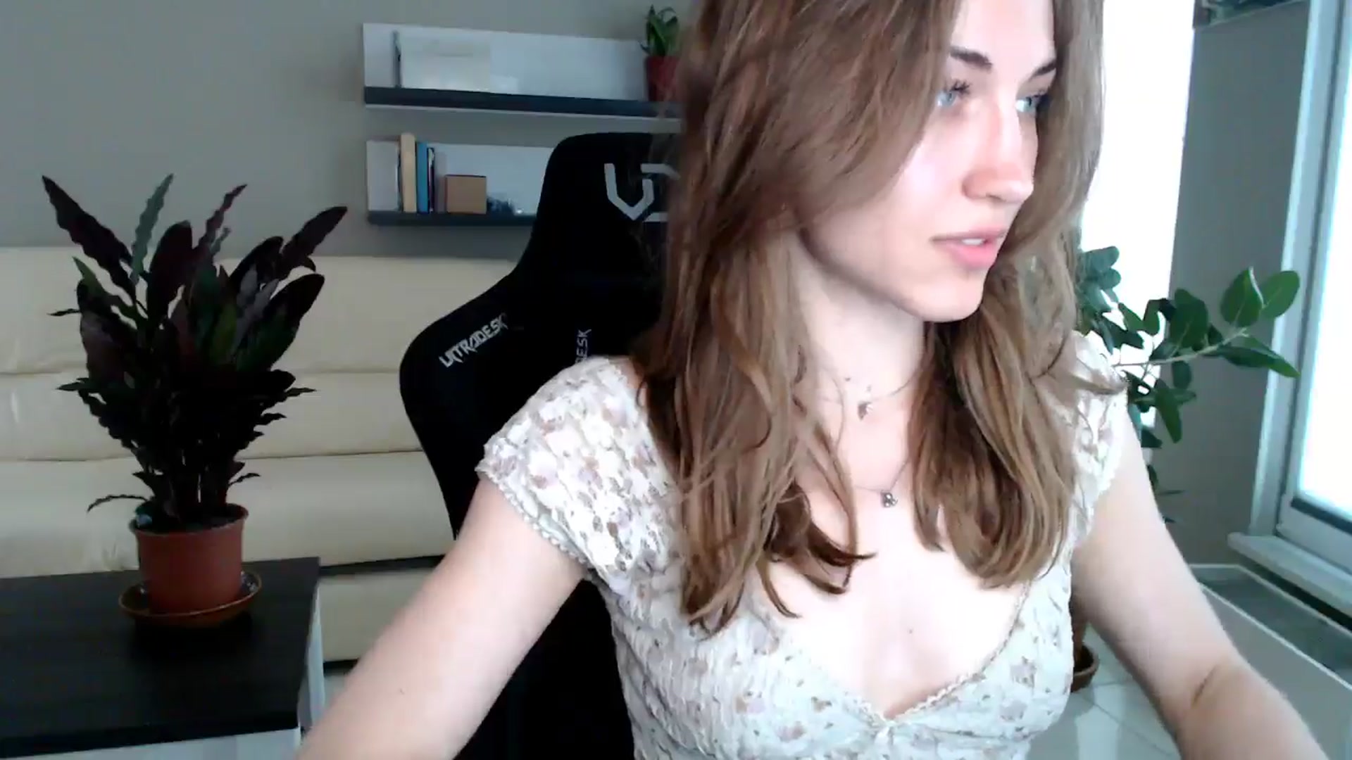 Gallery image thumbnail from GalaxyAnisia's myfreecams stream on, 06/10/2025, 18:27 image 6 of 20
