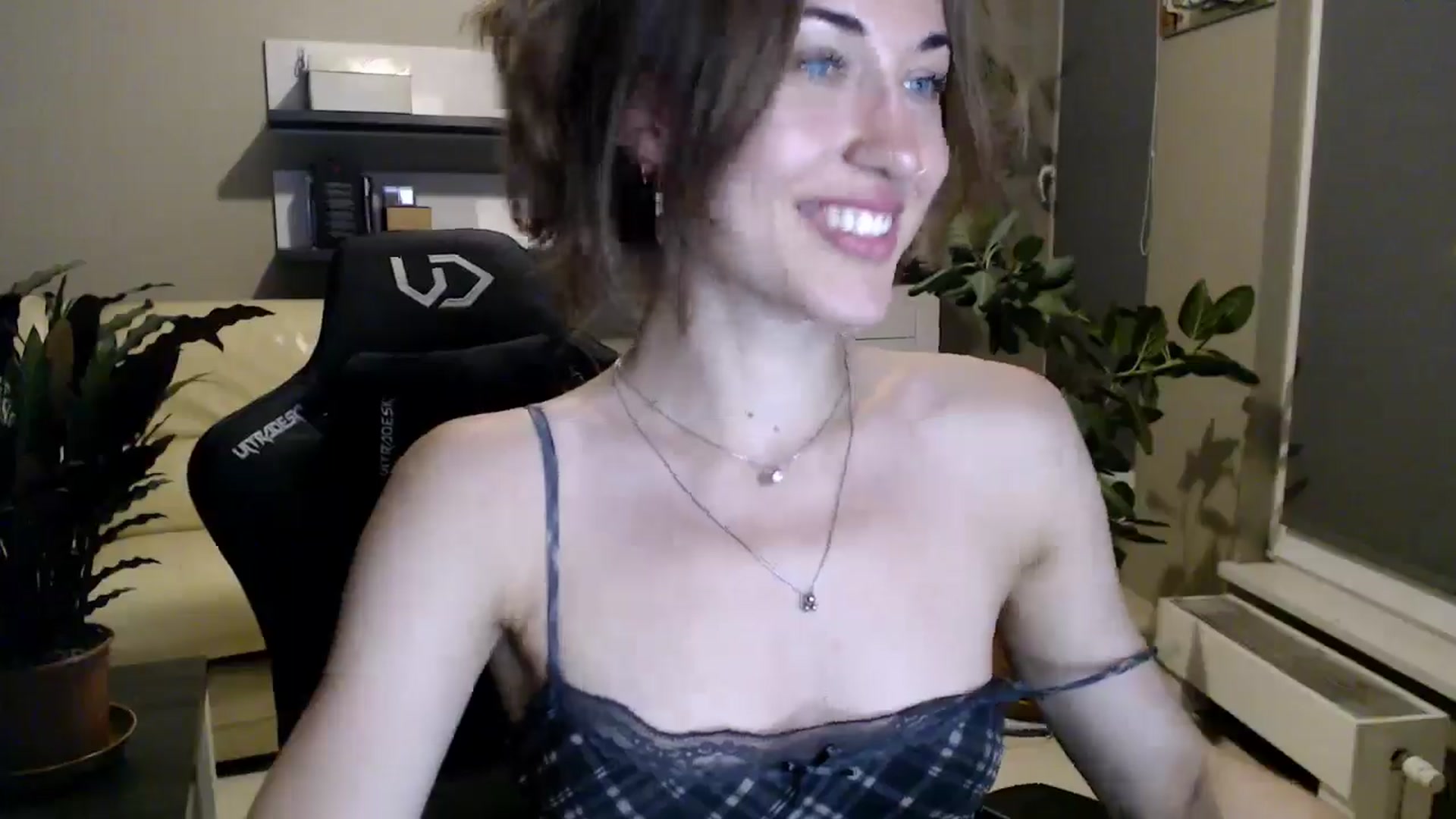 Gallery image thumbnail from GalaxyAnisia's myfreecams stream on, 06/19/2025, 19:59 image 19 of 20