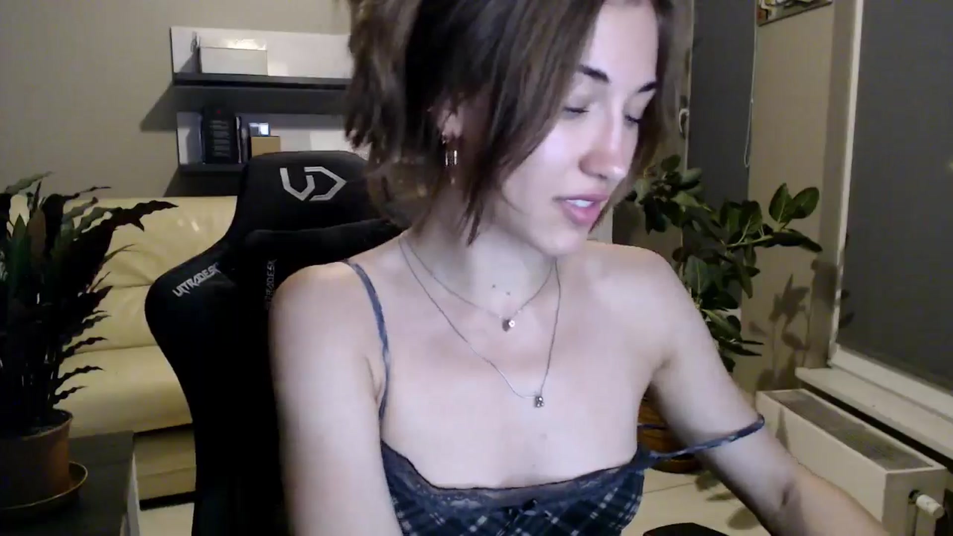 Gallery image thumbnail from GalaxyAnisia's myfreecams stream on, 06/19/2025, 19:59 image 4 of 20