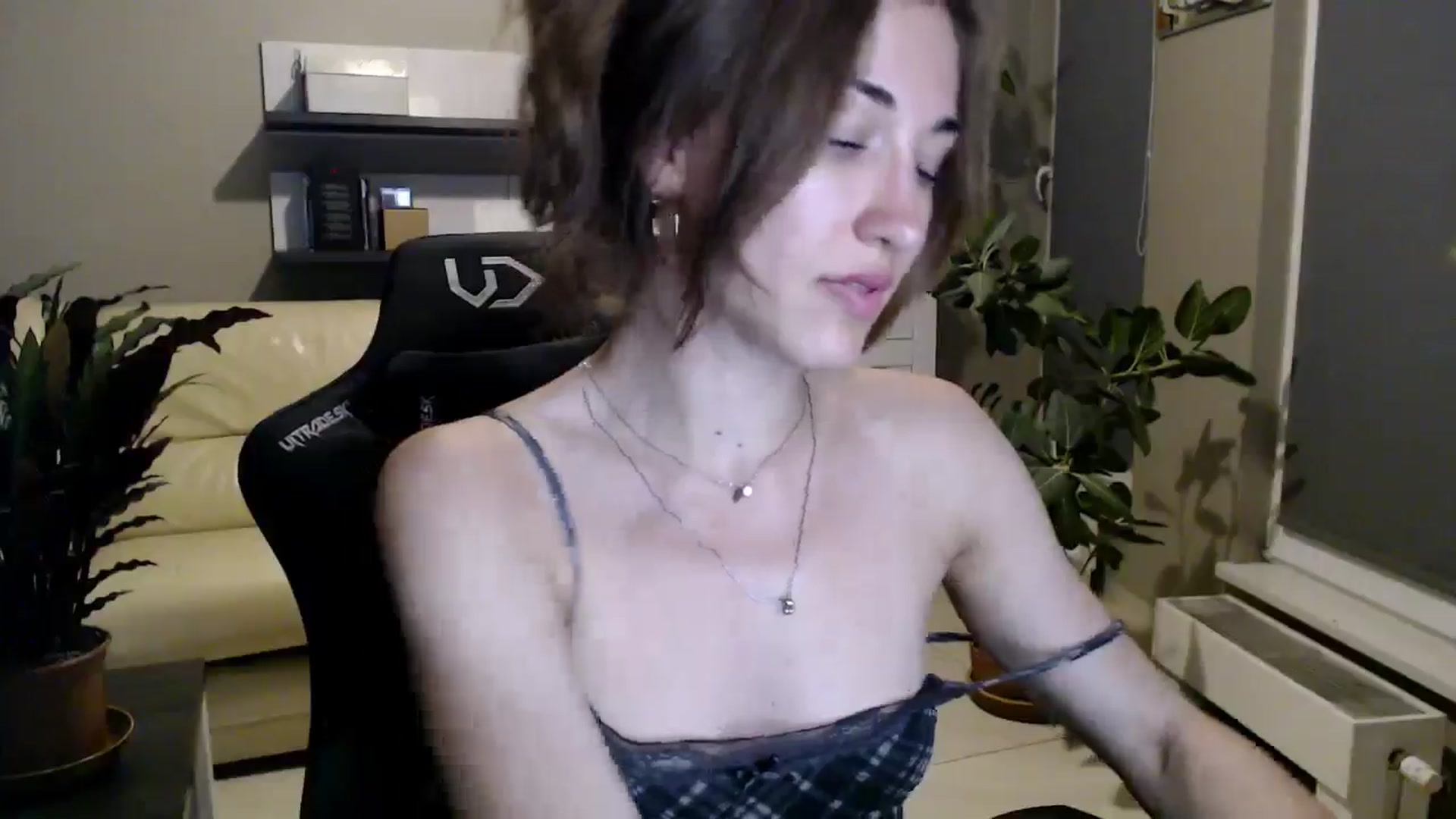 Gallery image thumbnail from GalaxyAnisia's myfreecams stream on, 06/19/2025, 19:59 image 3 of 20