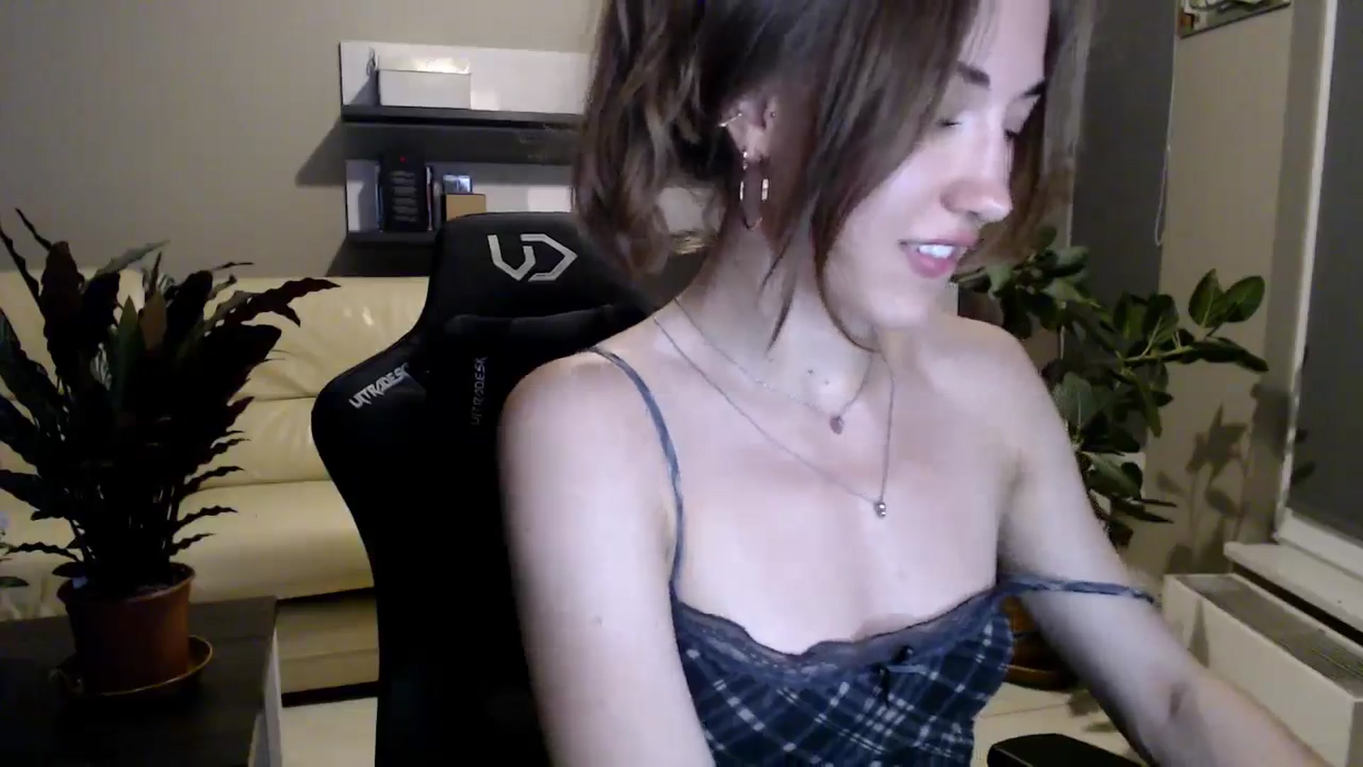 Gallery image thumbnail from GalaxyAnisia's myfreecams stream on, 06/19/2025, 21:01 image 20 of 20