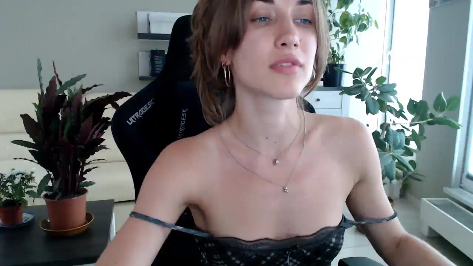 Gallery image thumbnail from GalaxyAnisia's myfreecams stream on, 06/24/2025, 16:26 image 16 of 20