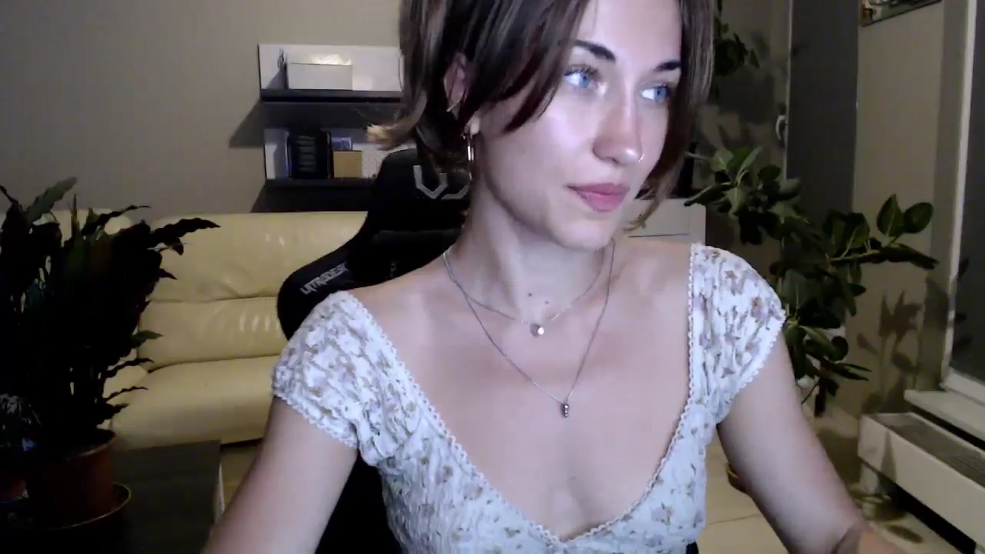 Gallery image thumbnail from GalaxyAnisia's myfreecams stream on, 06/25/2025, 21:35 image 4 of 20