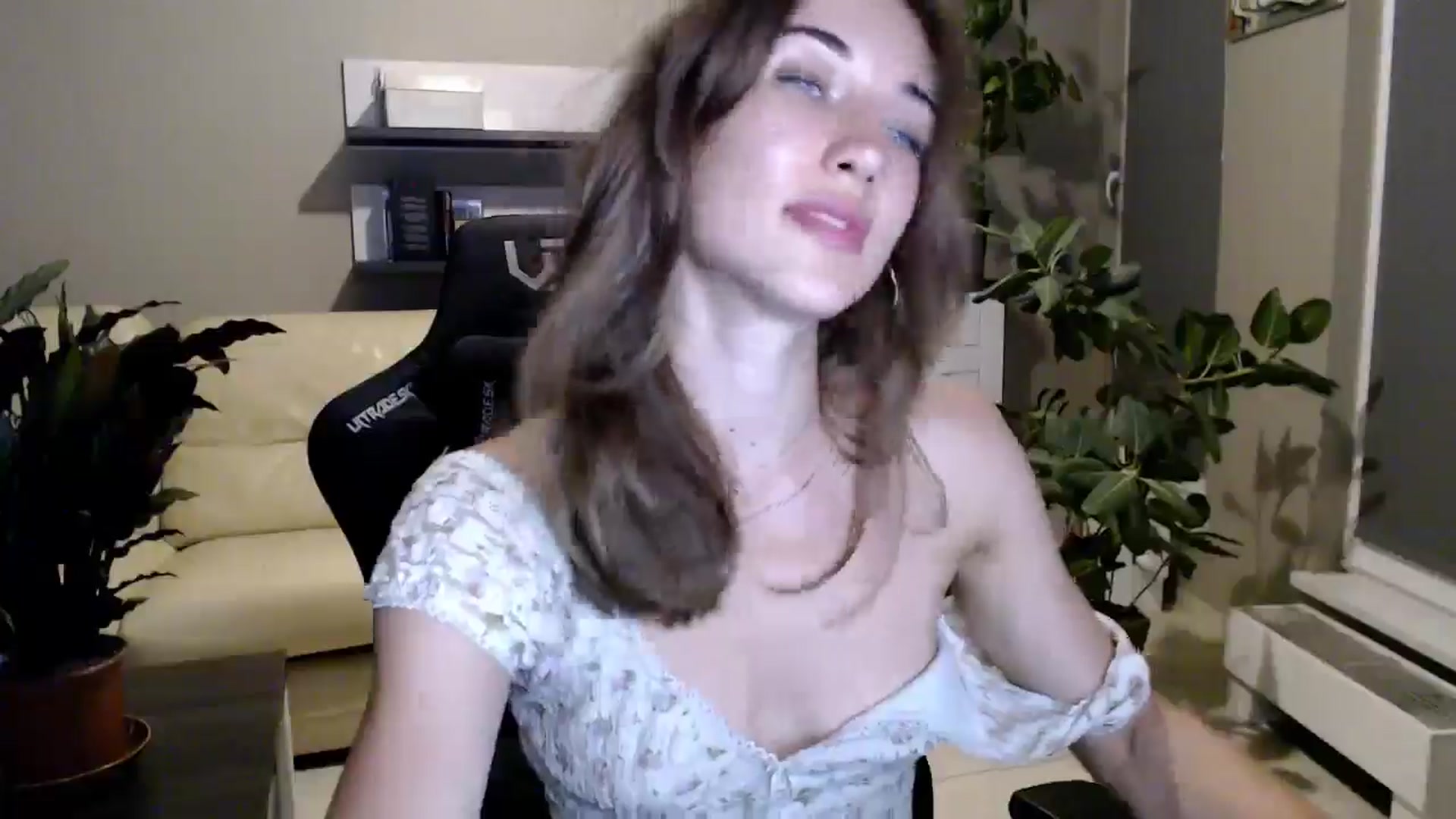 Gallery image thumbnail from GalaxyAnisia's myfreecams stream on, 06/25/2025, 21:35 image 15 of 20