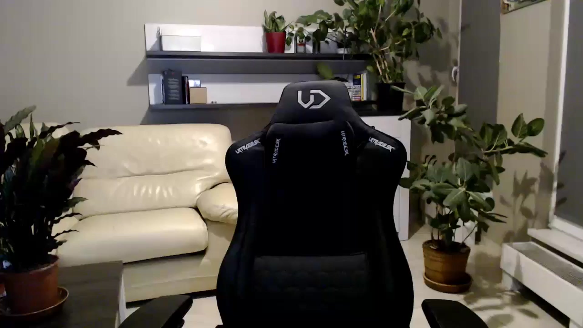 Gallery image thumbnail from GalaxyAnisia's myfreecams stream on, 06/25/2025, 23:56 image 9 of 20