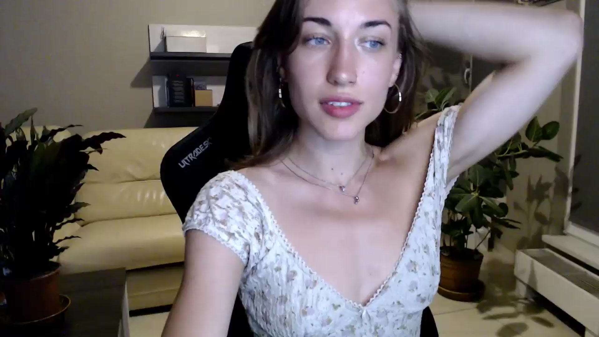 Gallery image thumbnail from GalaxyAnisia's myfreecams stream on, 06/25/2025, 23:56 image 6 of 20