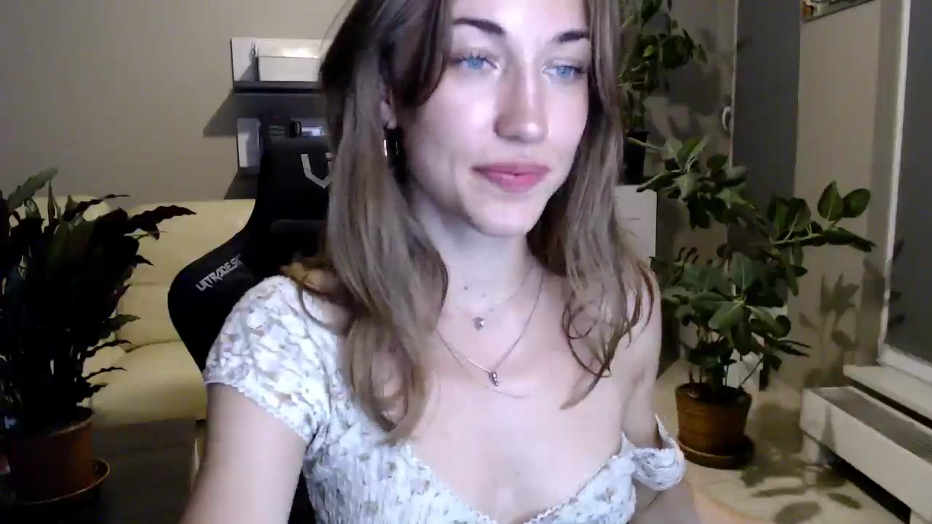Gallery image thumbnail from GalaxyAnisia's myfreecams stream on, 06/25/2025, 23:56 image 4 of 20