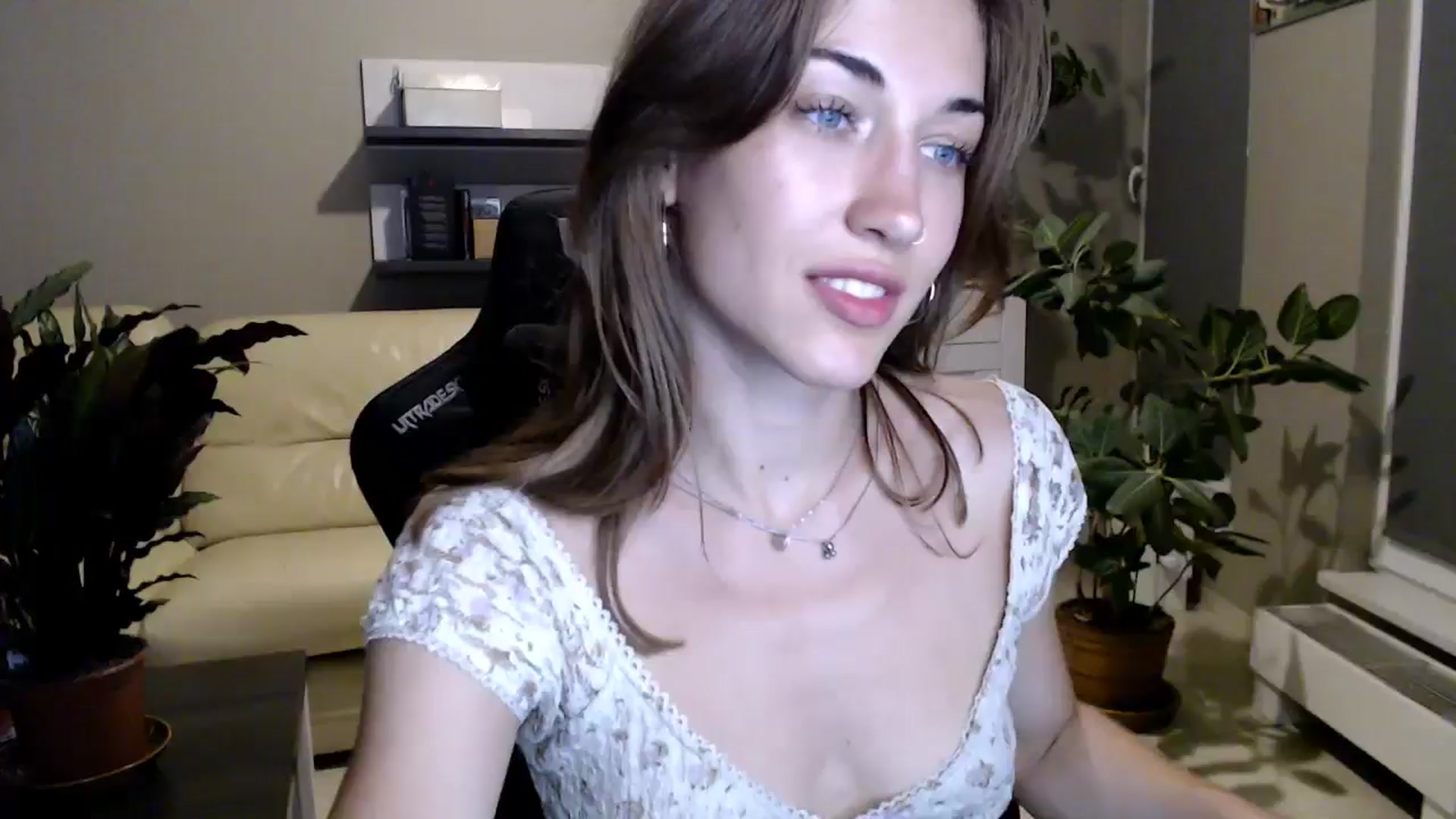 Gallery image thumbnail from GalaxyAnisia's myfreecams stream on, 06/25/2025, 23:56 image 10 of 20