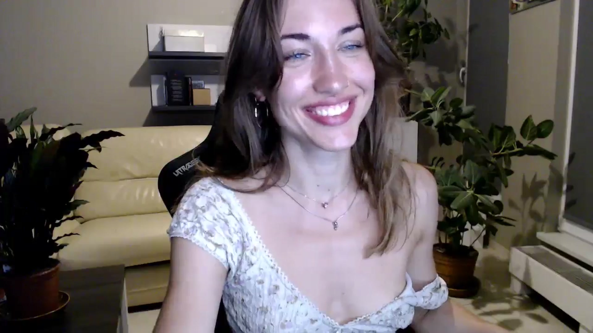 Gallery image thumbnail from GalaxyAnisia's myfreecams stream on, 06/25/2025, 23:56 image 5 of 20