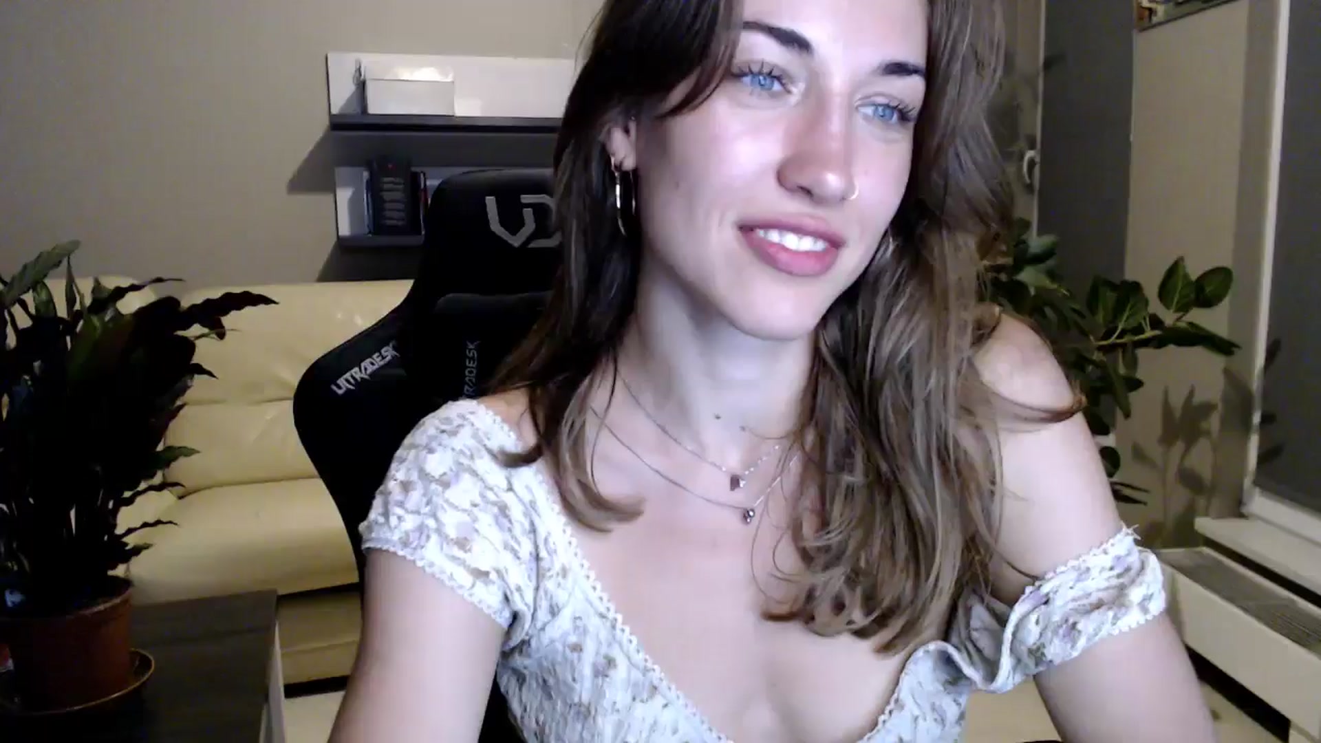 Gallery image thumbnail from GalaxyAnisia's myfreecams stream on, 06/25/2025, 23:56 image 19 of 20
