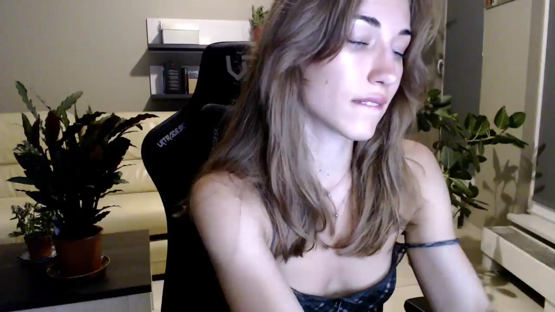 Gallery image thumbnail from GalaxyAnisia's myfreecams stream on, 06/29/2025, 23:13 image 17 of 20