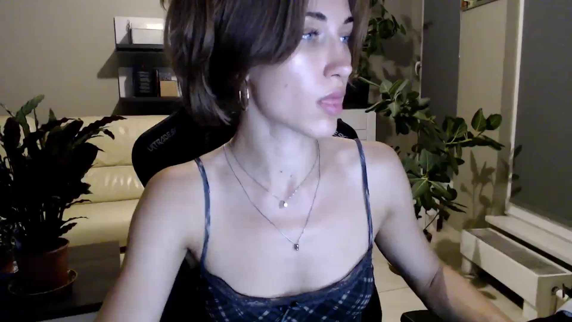 Gallery image thumbnail from GalaxyAnisia's myfreecams stream on, 06/30/2025, 24:27 image 12 of 20