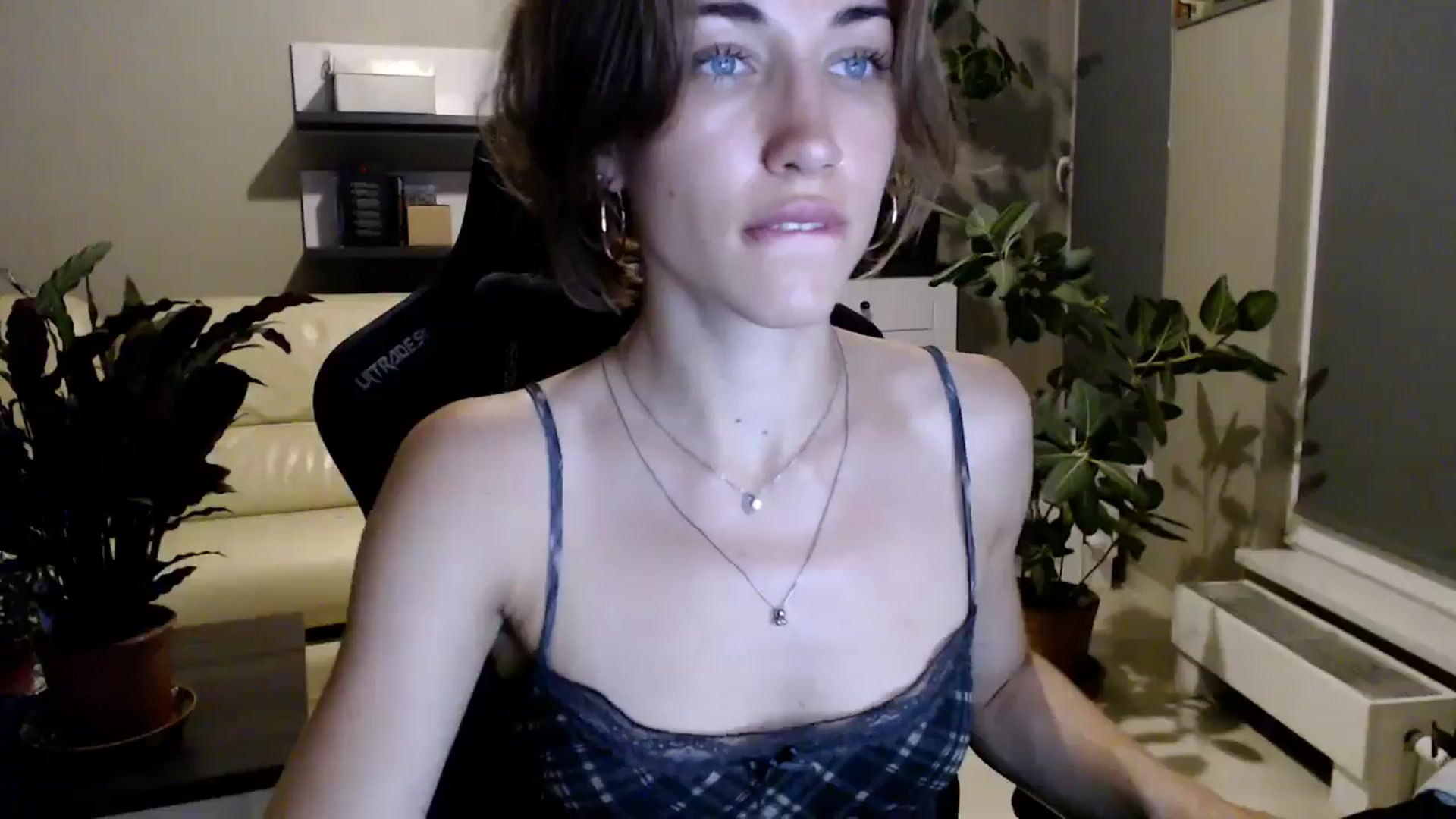 Gallery image thumbnail from GalaxyAnisia's myfreecams stream on, 06/30/2025, 24:27 image 9 of 20