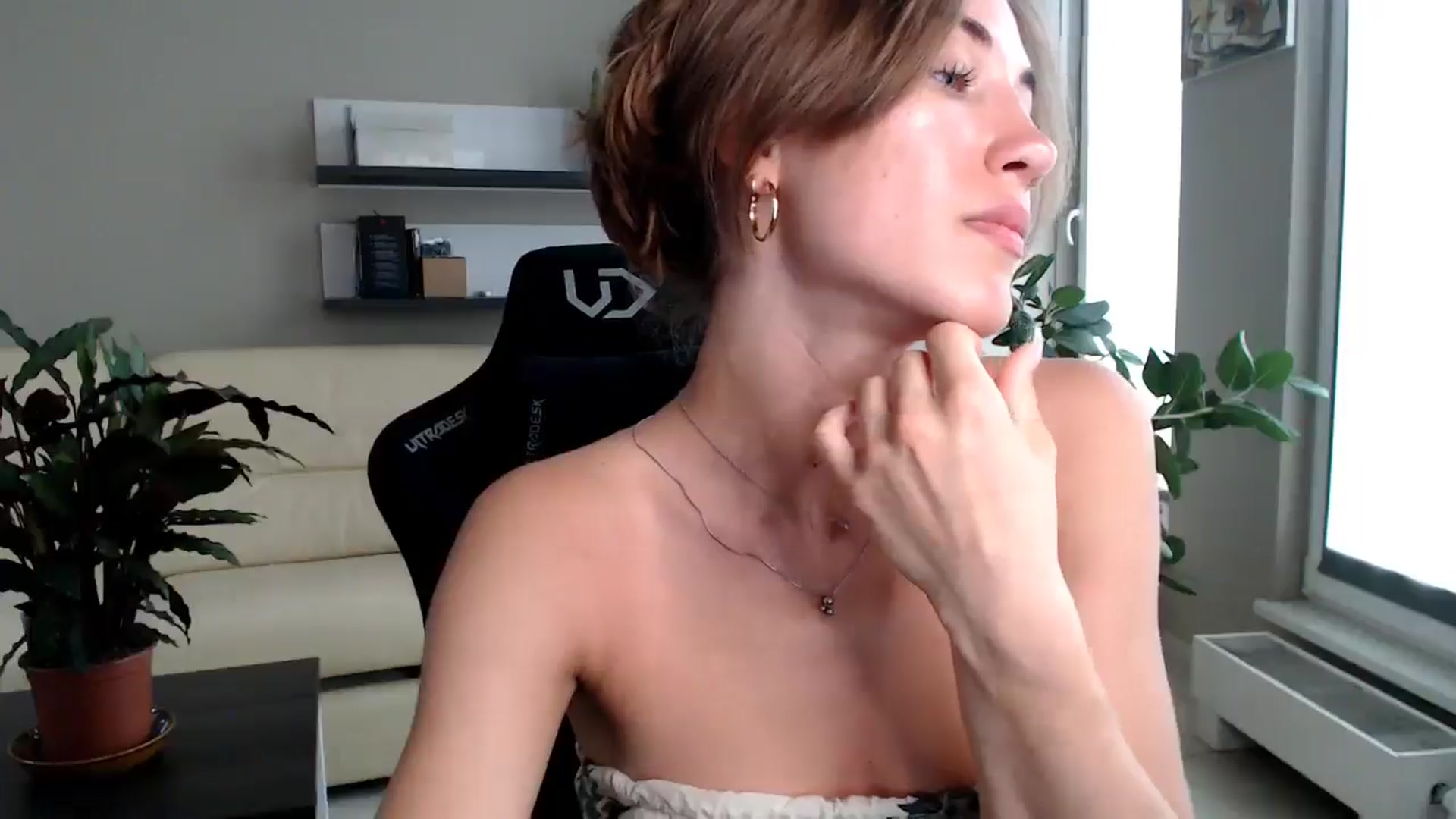 Gallery image thumbnail from GalaxyAnisia's myfreecams stream on, 07/03/2025, 13:58 image 3 of 20