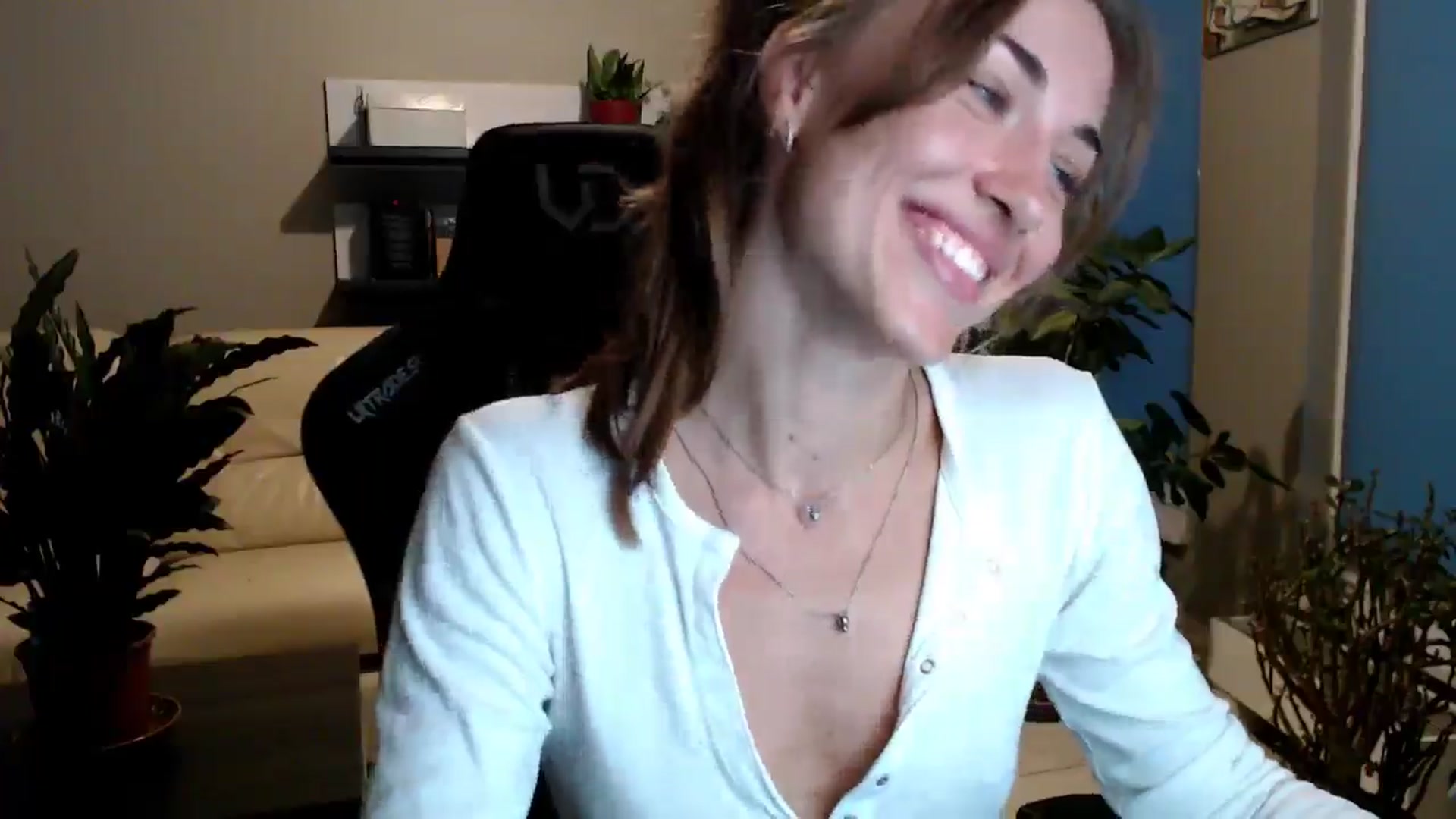 Gallery image thumbnail from GalaxyAnisia's myfreecams stream on, 07/08/2025, 19:28 image 3 of 20