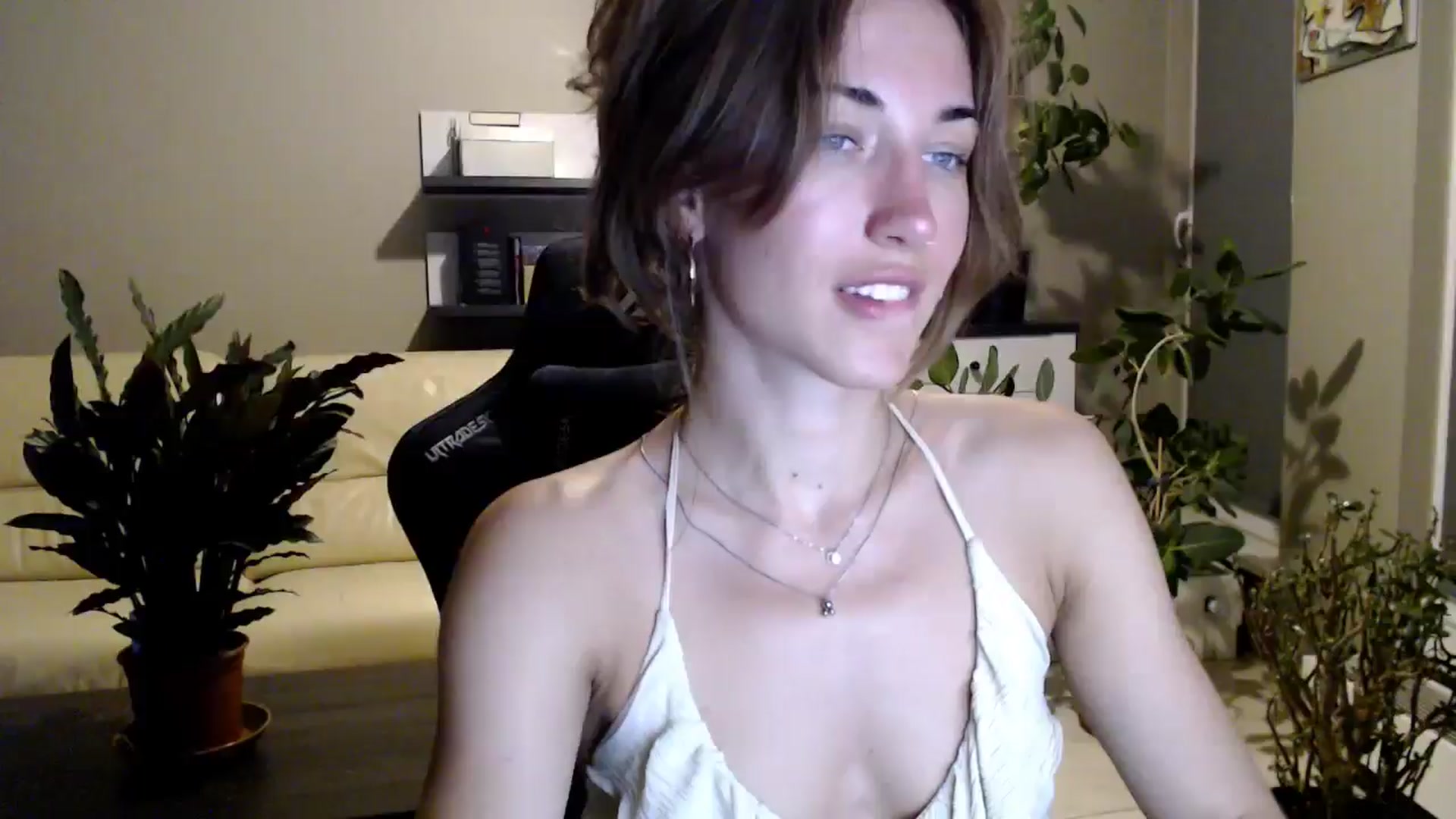 Gallery image thumbnail from GalaxyAnisia's myfreecams stream on, 07/14/2025, 23:22 image 13 of 20