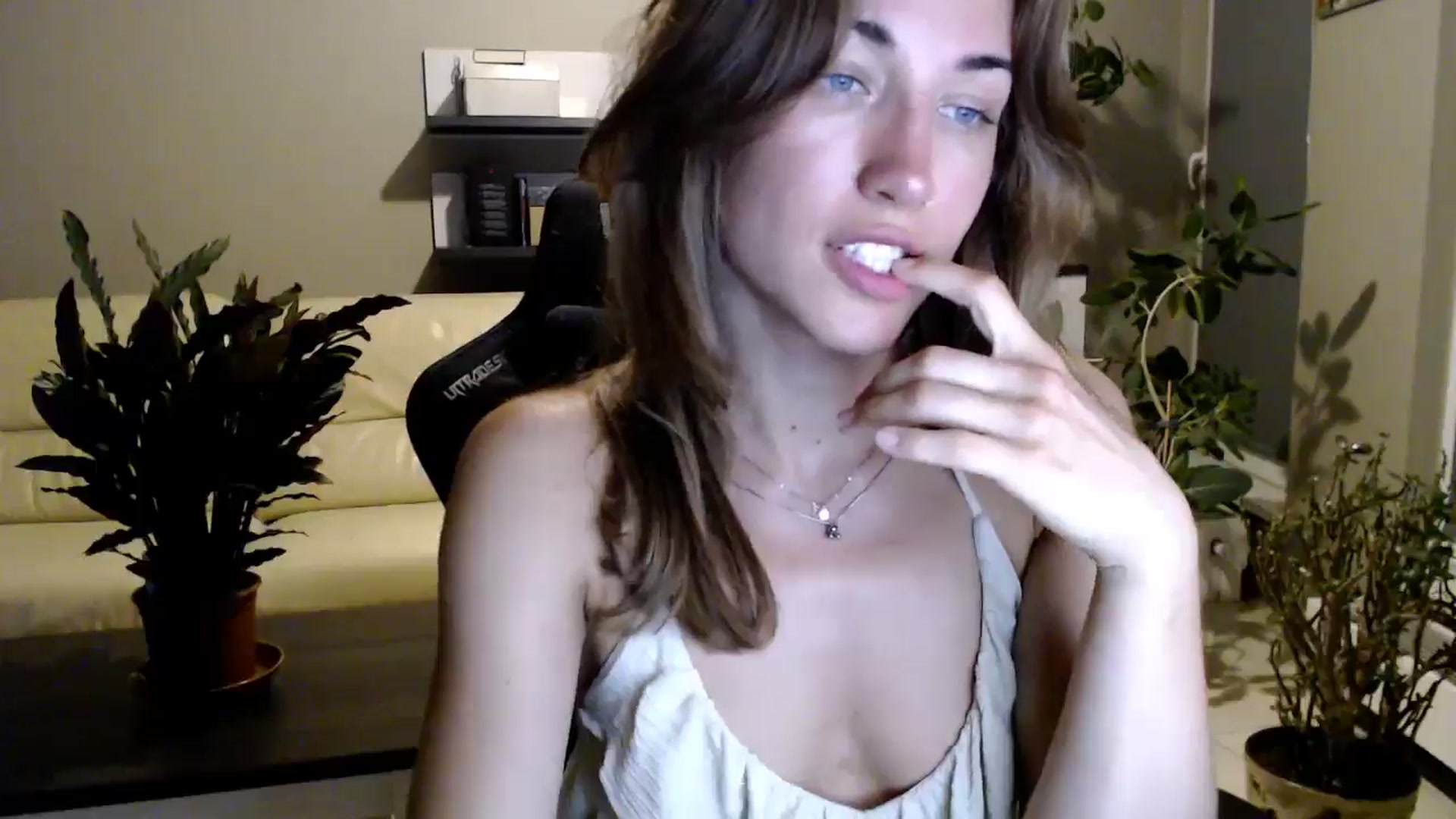 Gallery image thumbnail from GalaxyAnisia's myfreecams stream on, 07/14/2025, 23:22 image 16 of 20