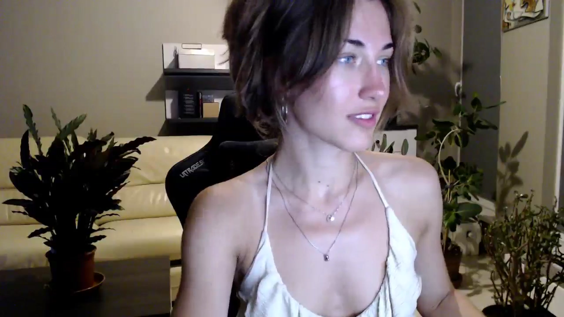 Gallery image thumbnail from GalaxyAnisia's myfreecams stream on, 07/14/2025, 23:22 image 8 of 20