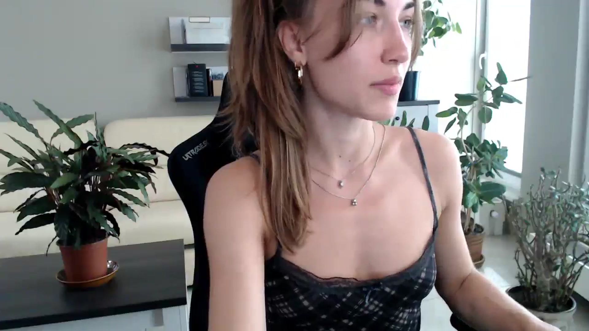 Gallery image thumbnail from GalaxyAnisia's myfreecams stream on, 07/16/2025, 14:17 image 3 of 20