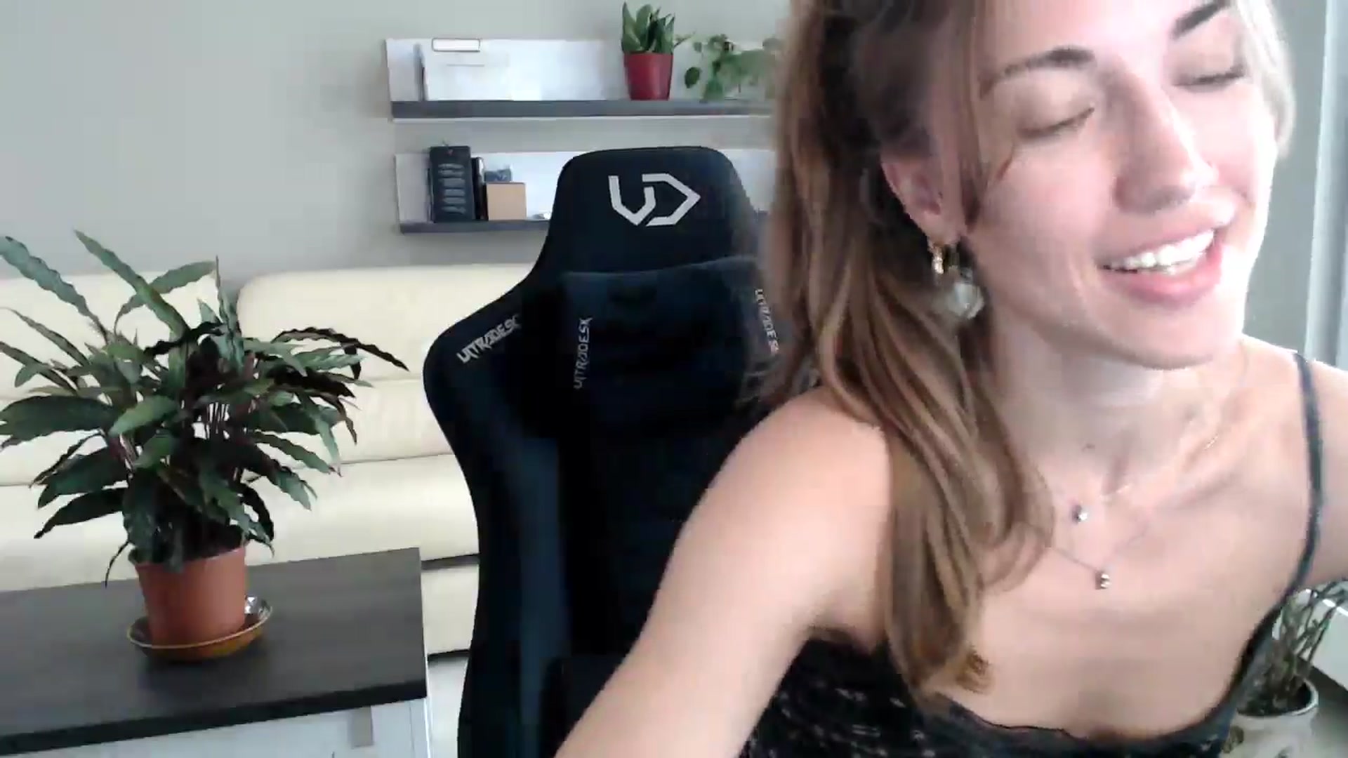 Gallery image thumbnail from GalaxyAnisia's myfreecams stream on, 07/16/2025, 14:17 image 2 of 20