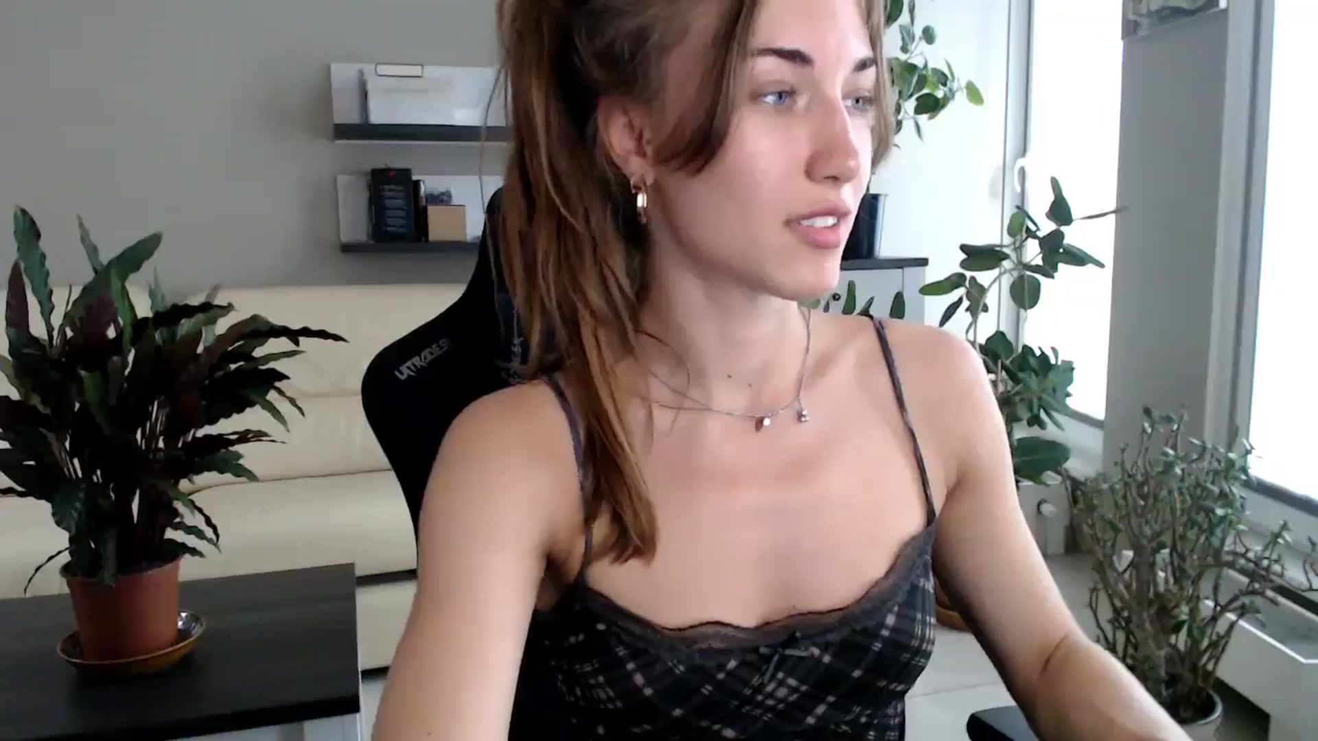 Gallery image thumbnail from GalaxyAnisia's myfreecams stream on, 07/16/2025, 16:17 image 7 of 20