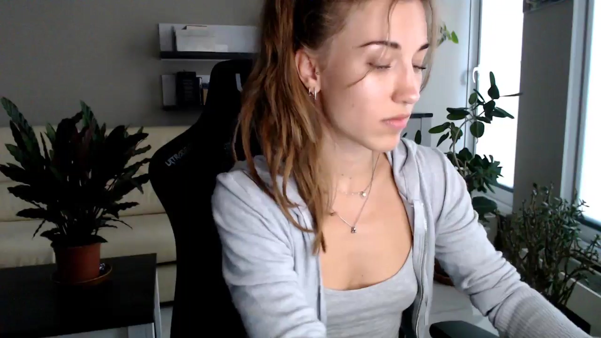 Gallery image thumbnail from GalaxyAnisia's myfreecams stream on, 07/23/2025, 20:13 image 3 of 20