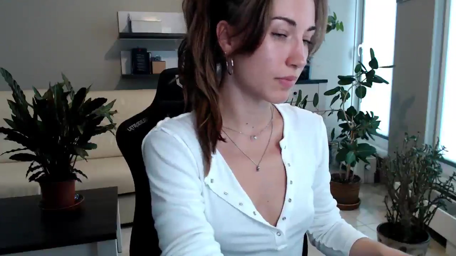 Gallery image thumbnail from GalaxyAnisia's myfreecams stream on, 07/28/2025, 17:24 image 9 of 20