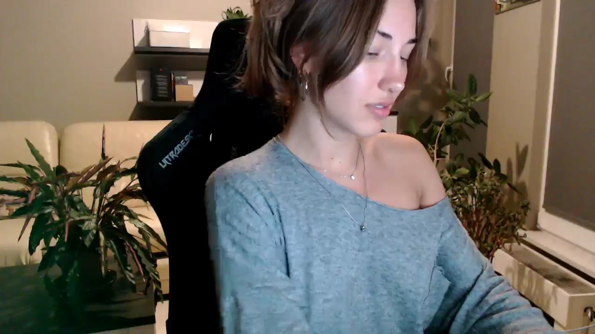 Gallery image thumbnail from GalaxyAnisia's myfreecams stream on, 08/24/2025, 22:49 image 13 of 20