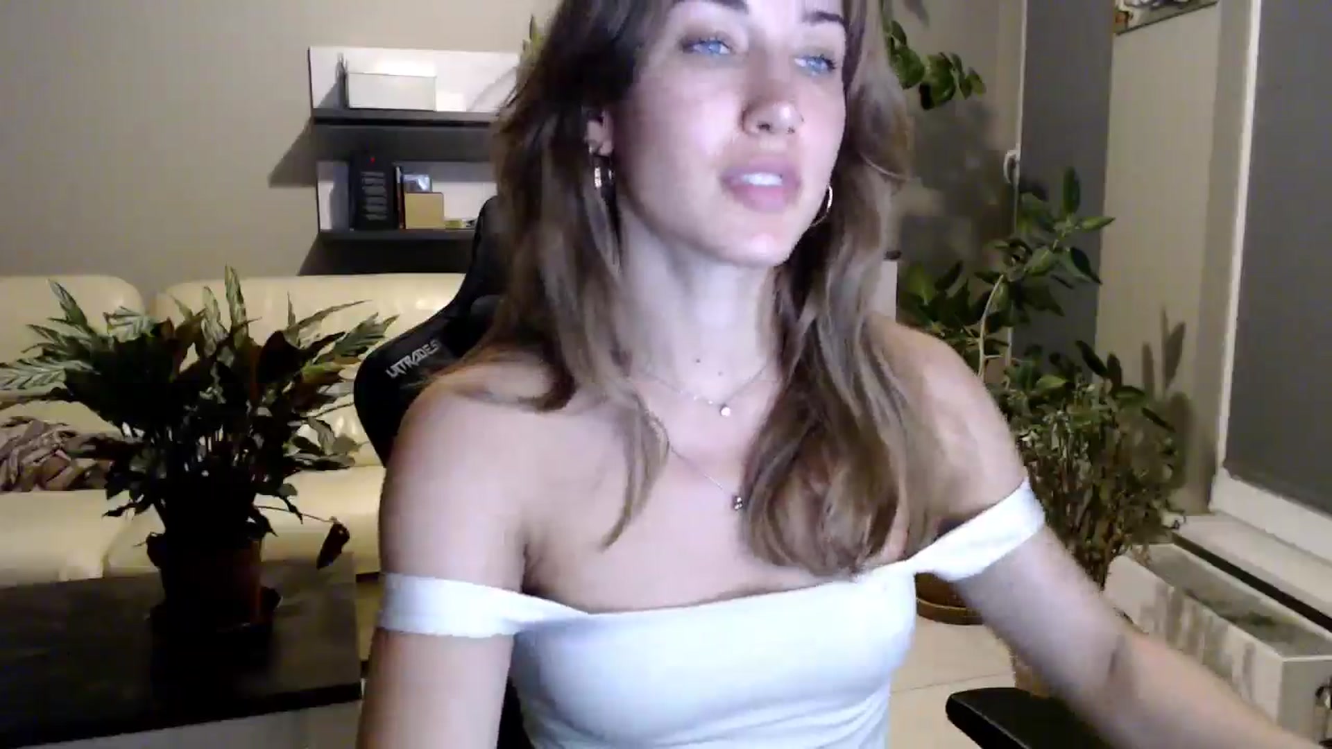 Gallery image thumbnail from GalaxyAnisia's myfreecams stream on, 09/01/2025, 19:02 image 13 of 20