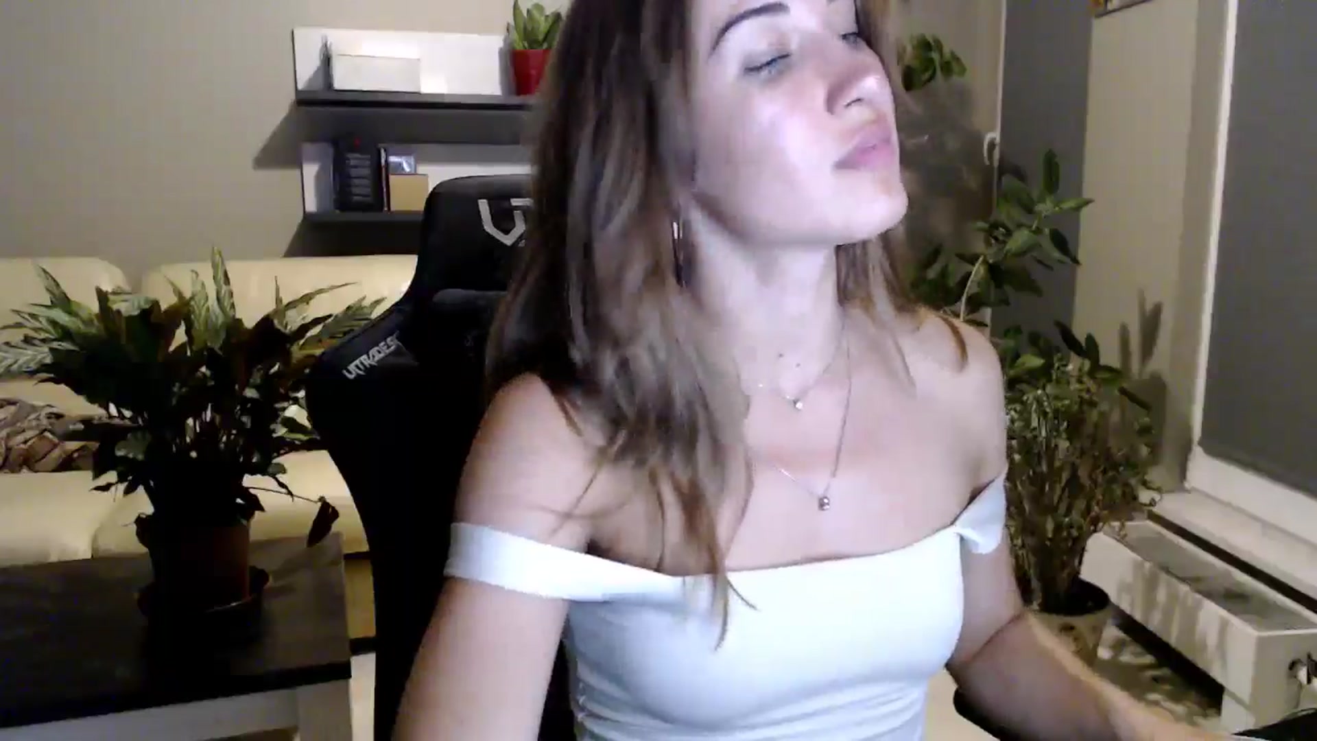 Gallery image thumbnail from GalaxyAnisia's myfreecams stream on, 09/01/2025, 19:32 image 5 of 20