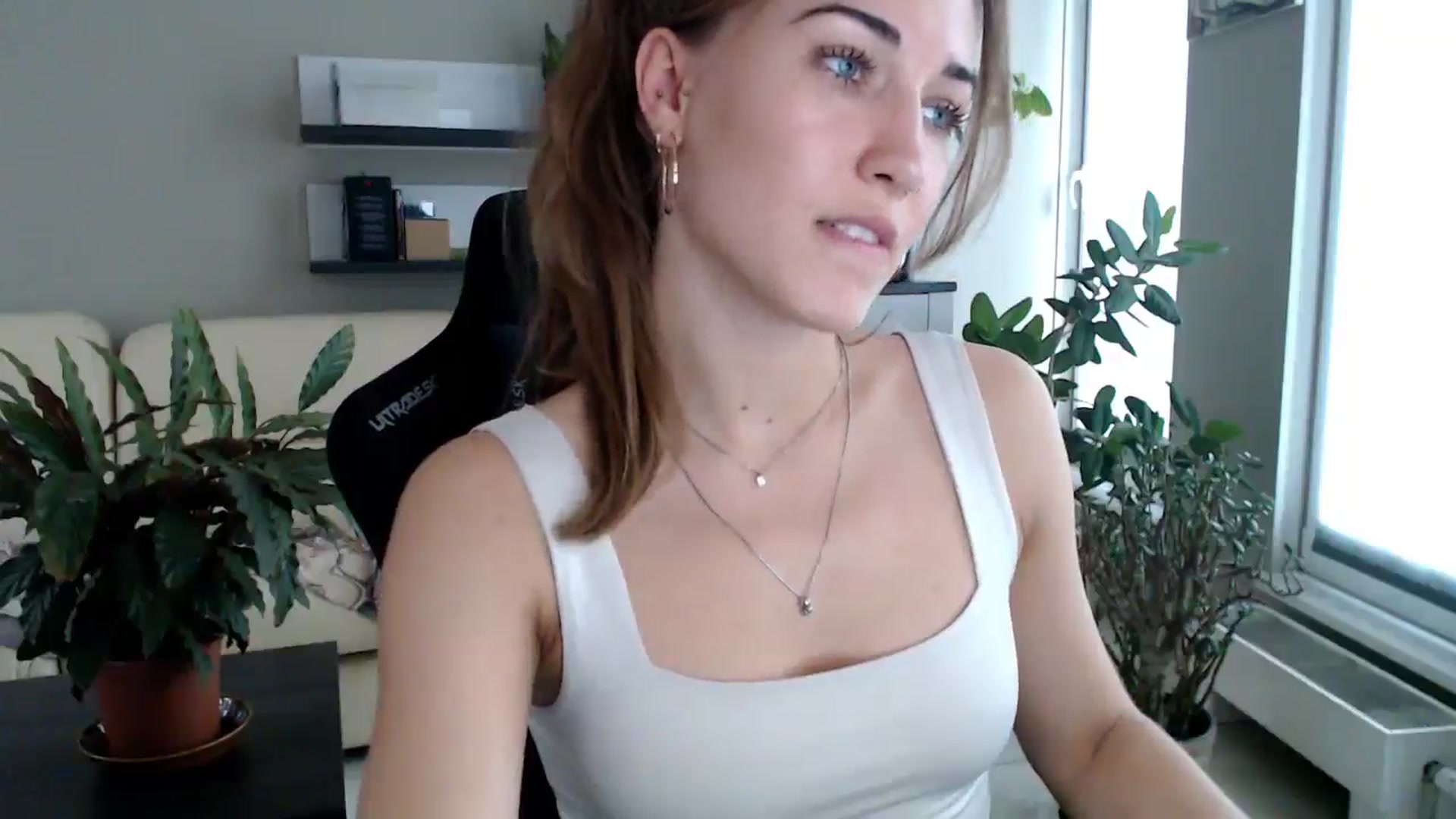Gallery image thumbnail from GalaxyAnisia's myfreecams stream on, 09/13/2025, 15:12 image 14 of 20