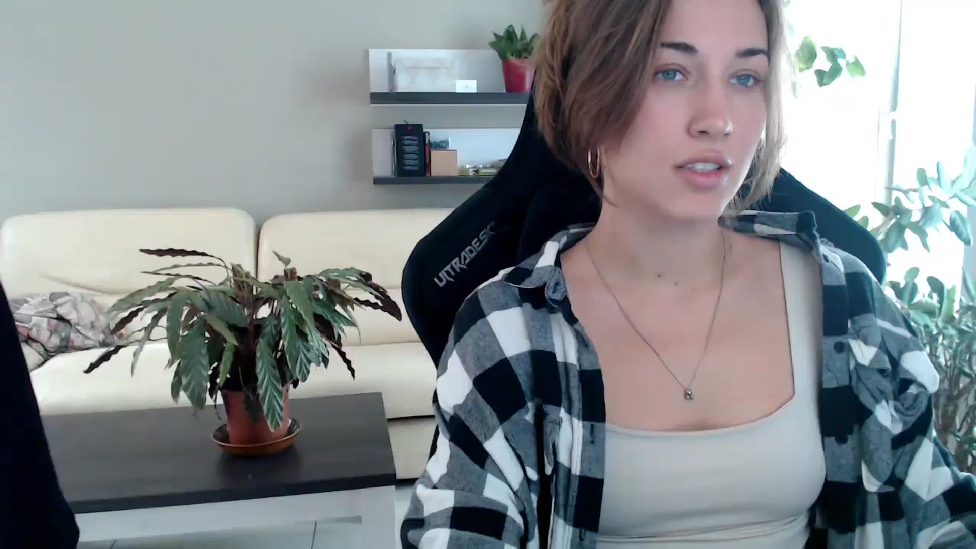 Gallery image thumbnail from GalaxyAnisia's myfreecams stream on, 09/28/2025, 12:40 image 5 of 20