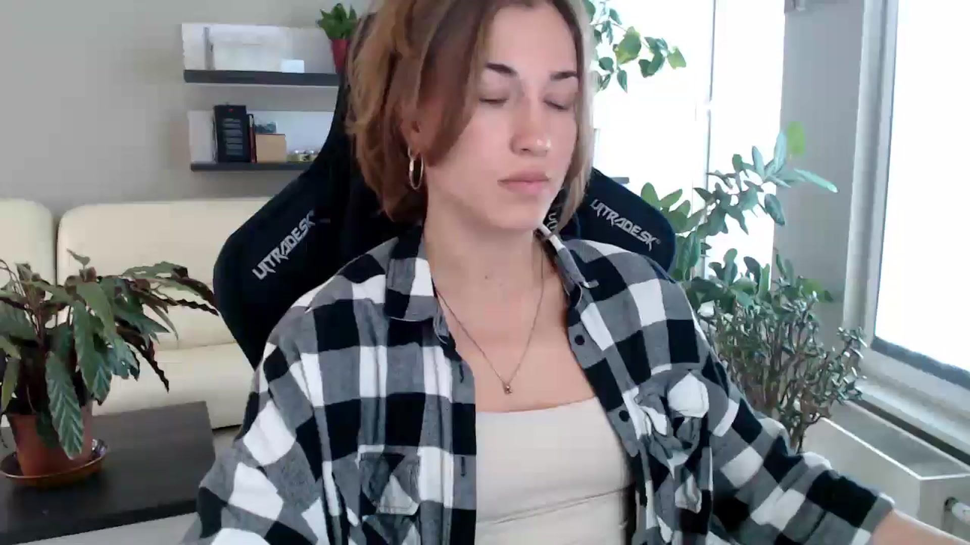 Gallery image thumbnail from GalaxyAnisia's myfreecams stream on, 09/28/2025, 13:51 image 1 of 20