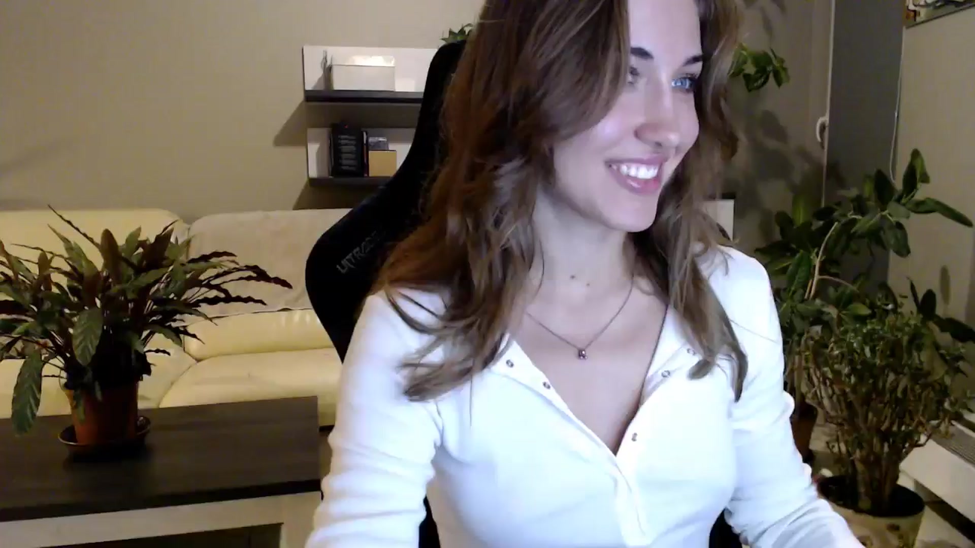 Gallery image thumbnail from GalaxyAnisia's myfreecams stream on, 10/01/2025, 19:41 image 5 of 20