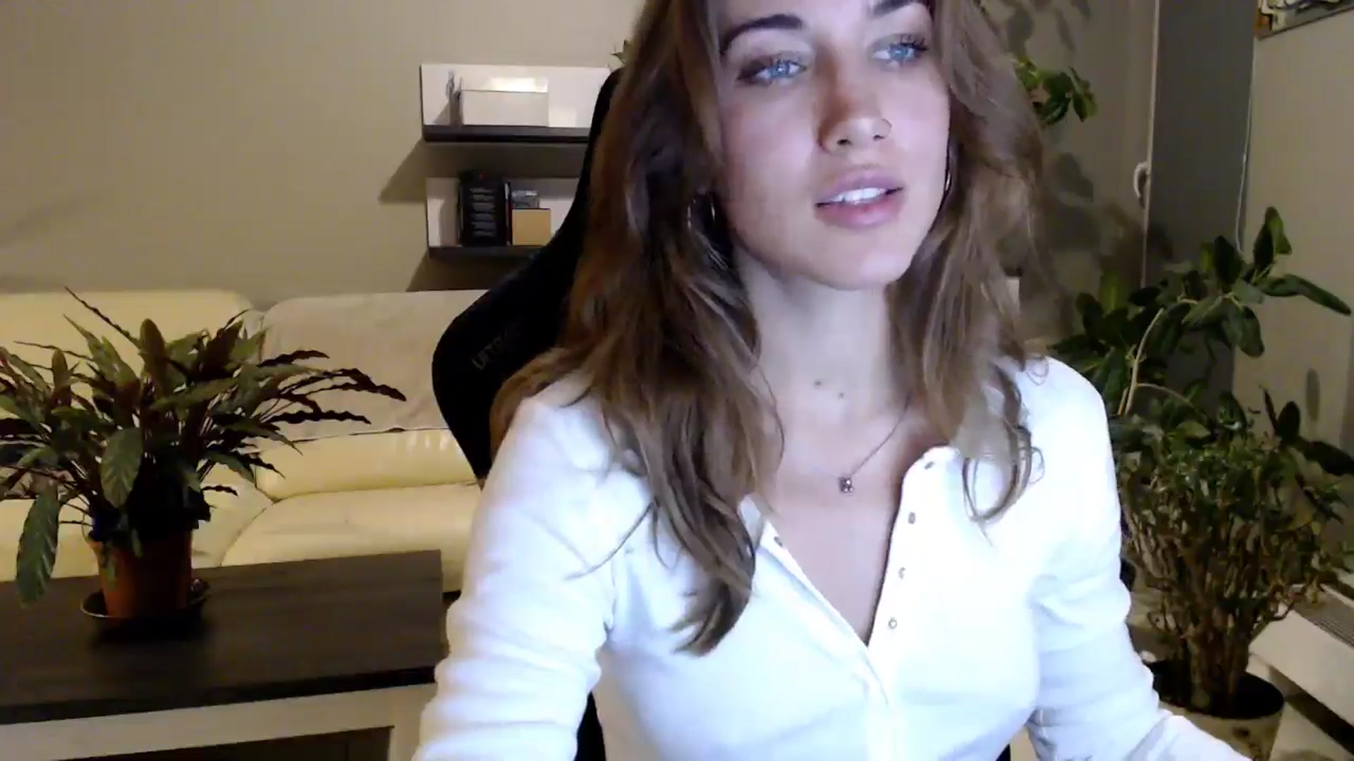 Gallery image thumbnail from GalaxyAnisia's myfreecams stream on, 10/01/2025, 19:41 image 14 of 20