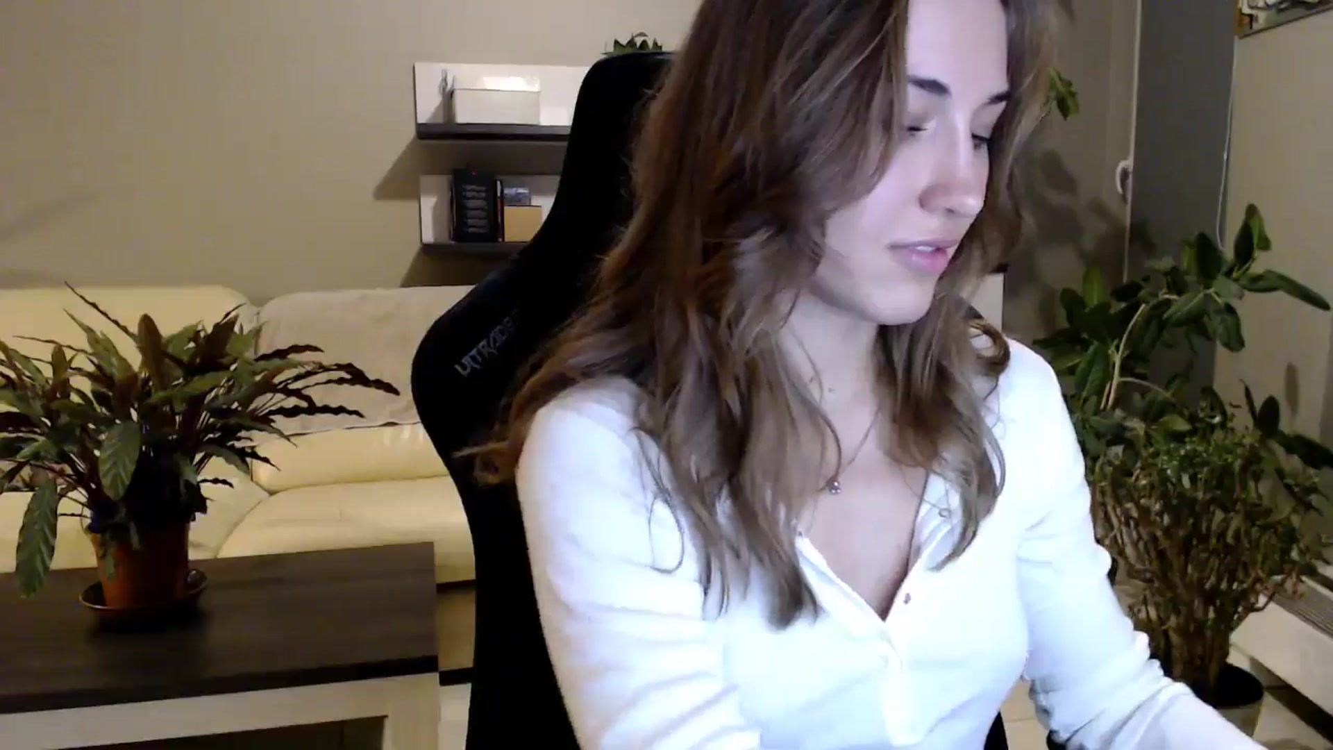 Gallery image thumbnail from GalaxyAnisia's myfreecams stream on, 10/01/2025, 19:41 image 10 of 20