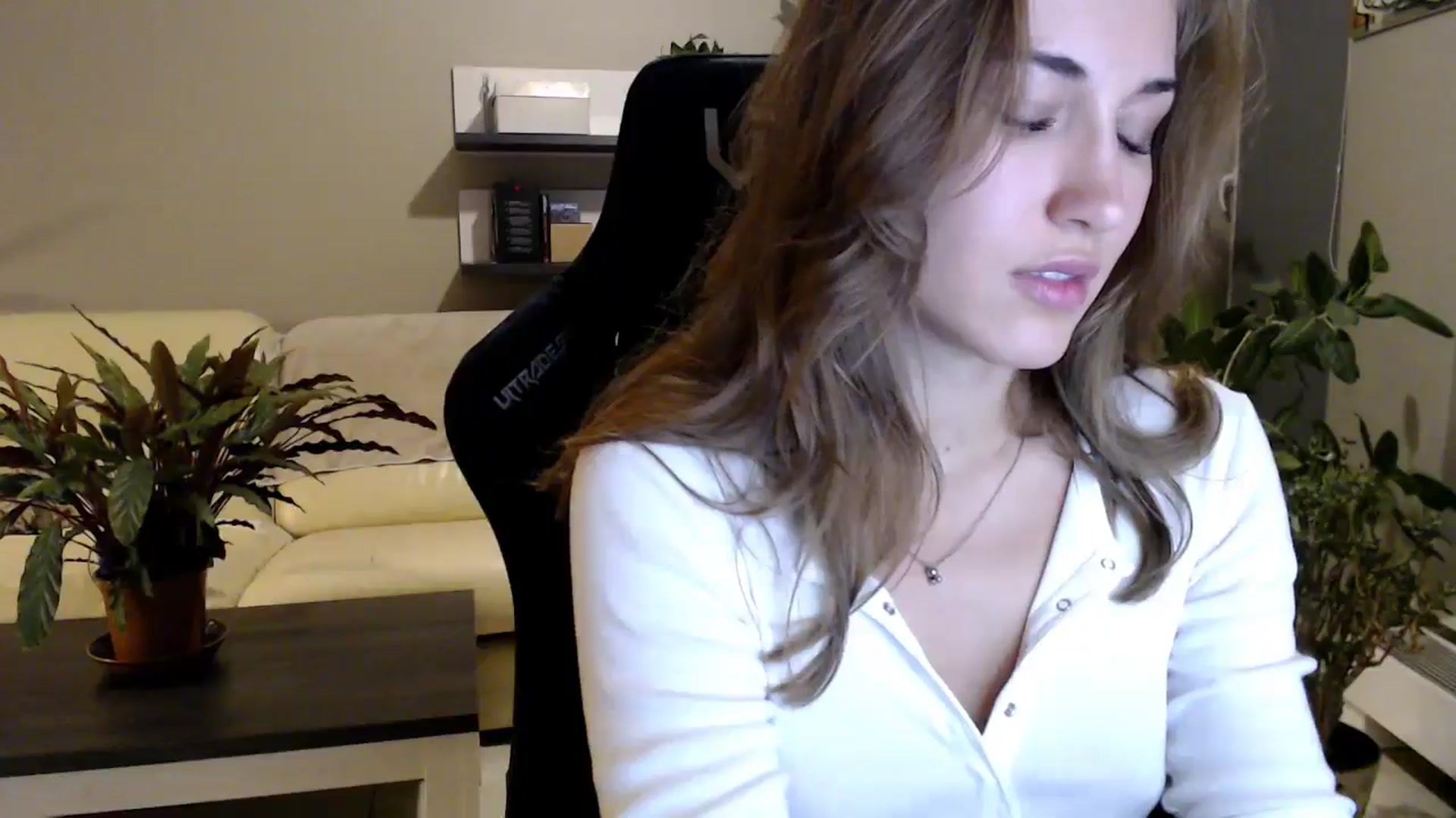 Gallery image thumbnail from GalaxyAnisia's myfreecams stream on, 10/01/2025, 19:41 image 4 of 20