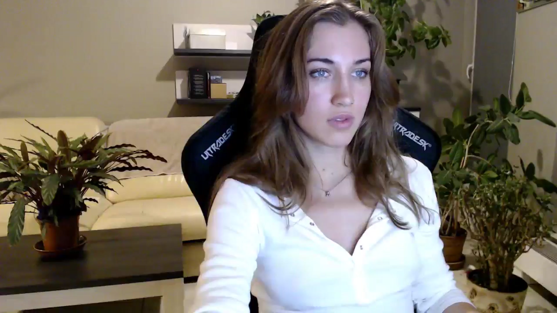 Gallery image thumbnail from GalaxyAnisia's myfreecams stream on, 10/01/2025, 20:34 image 2 of 20