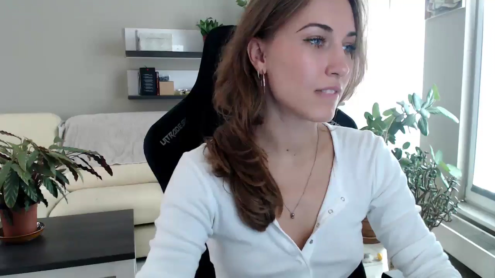 Gallery image thumbnail from GalaxyAnisia's myfreecams stream on, 10/02/2025, 12:40 image 13 of 20