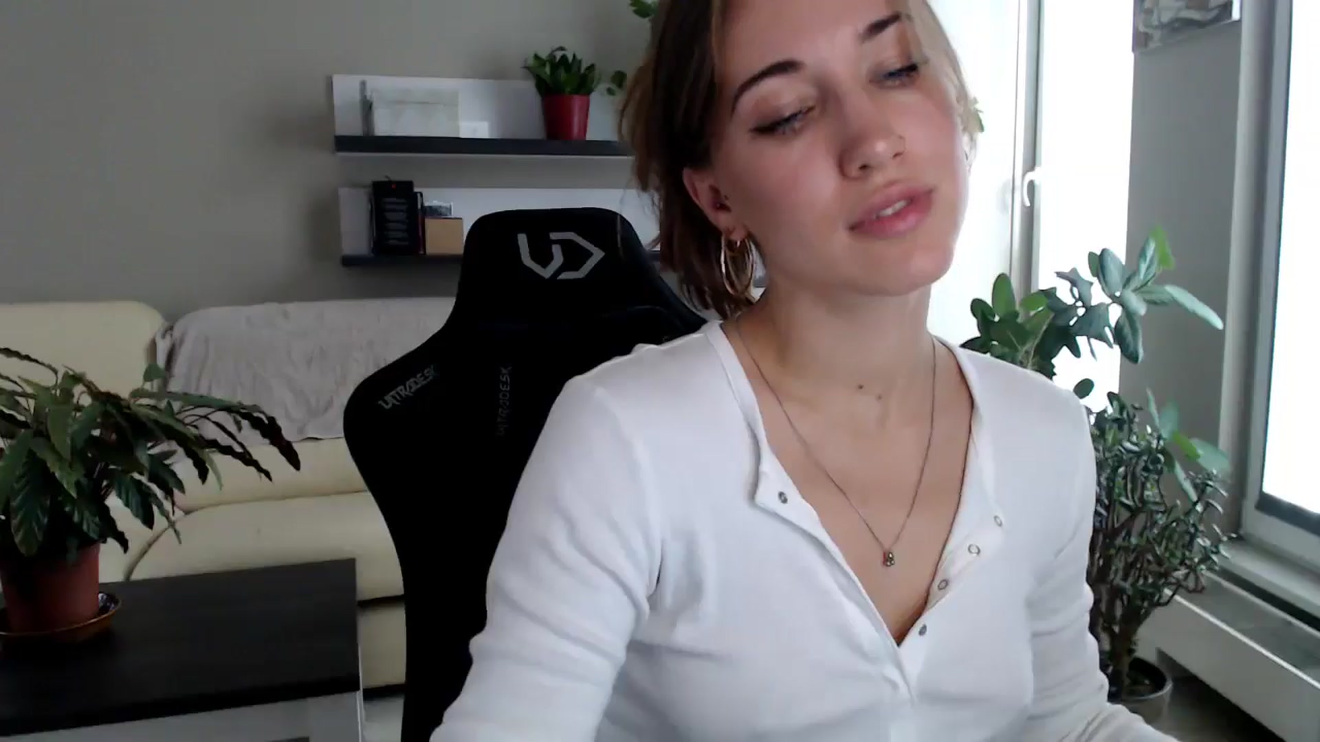Gallery image thumbnail from GalaxyAnisia's myfreecams stream on, 10/02/2025, 12:40 image 7 of 20