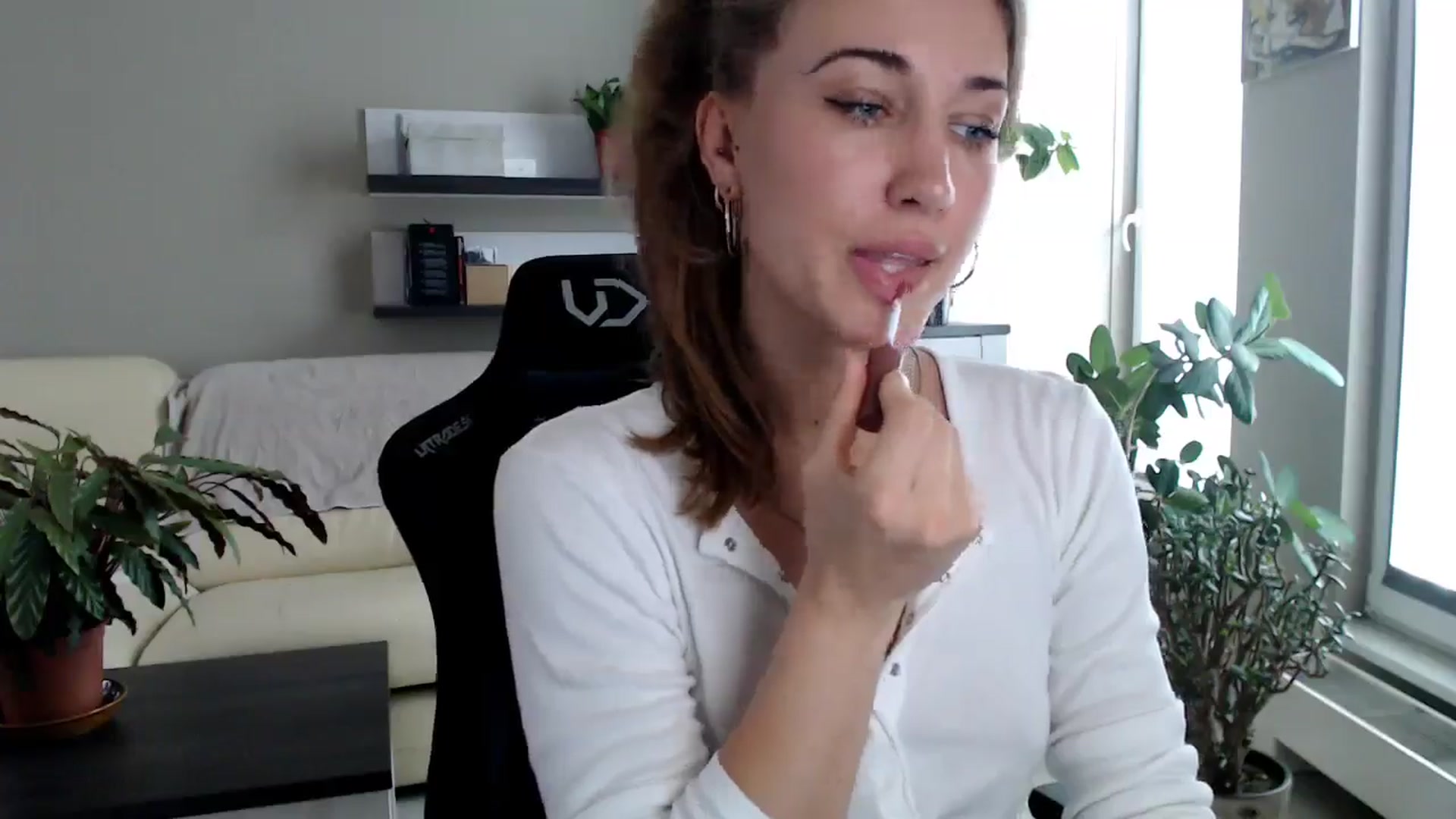 Gallery image thumbnail from GalaxyAnisia's myfreecams stream on, 10/02/2025, 12:40 image 5 of 20