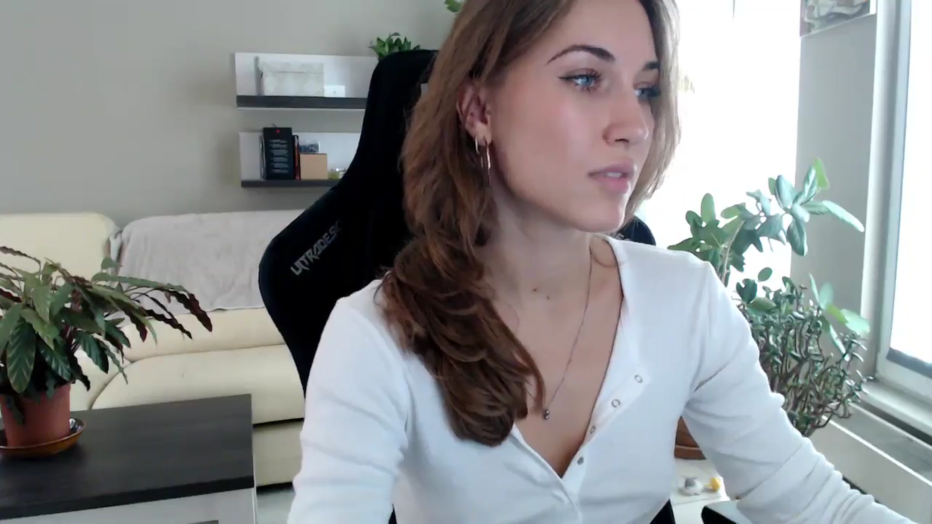 Gallery image thumbnail from GalaxyAnisia's myfreecams stream on, 10/02/2025, 12:40 image 14 of 20