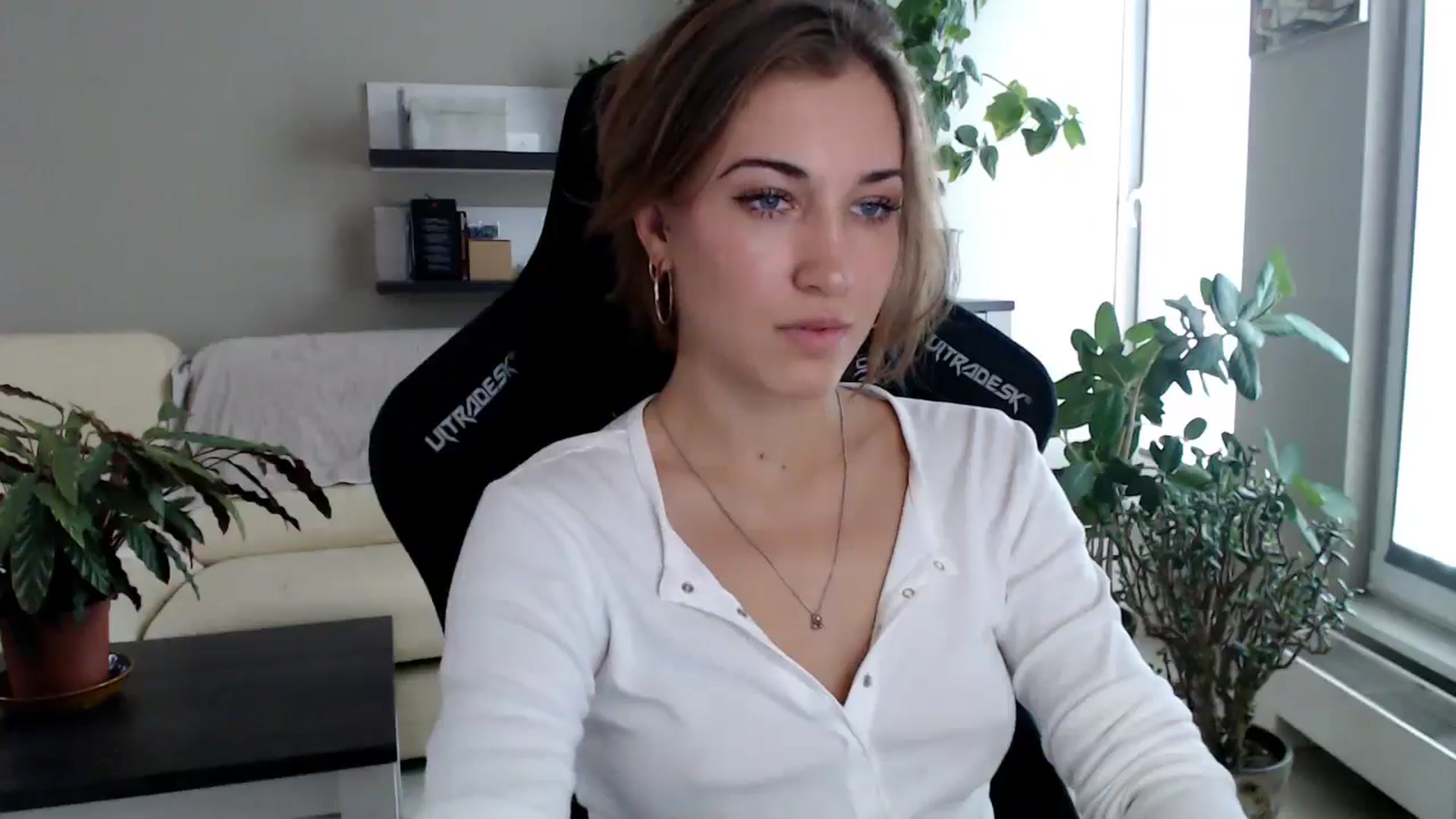 Gallery image thumbnail from GalaxyAnisia's myfreecams stream on, 10/02/2025, 12:40 image 11 of 20