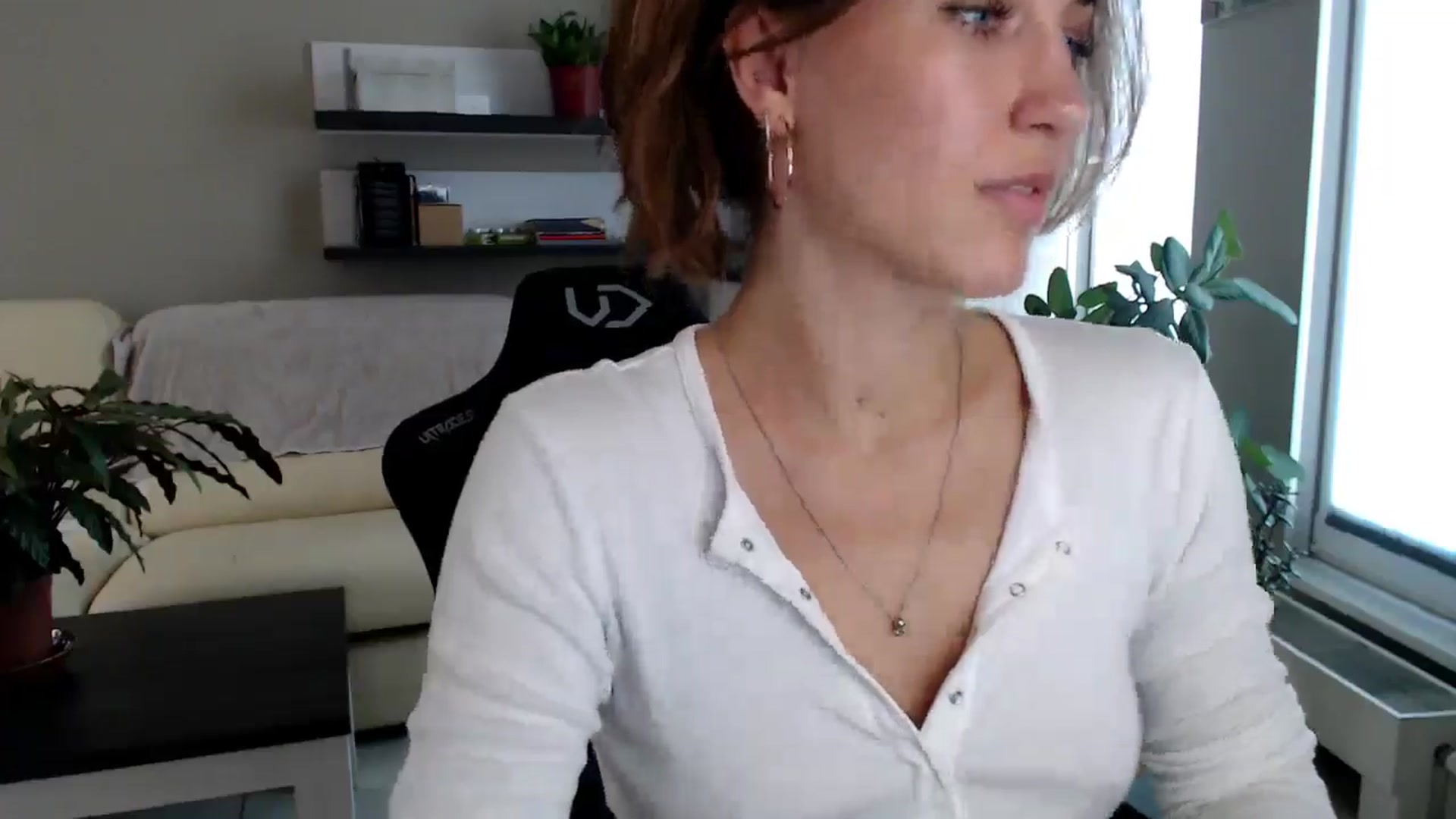 Gallery image thumbnail from GalaxyAnisia's myfreecams stream on, 10/02/2025, 13:42 image 19 of 20