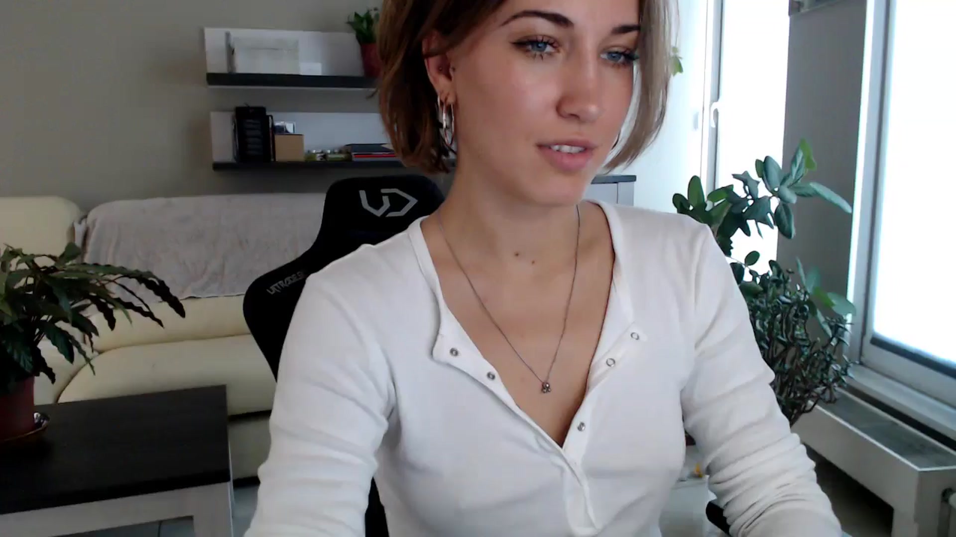 Gallery image thumbnail from GalaxyAnisia's myfreecams stream on, 10/02/2025, 13:42 image 16 of 20