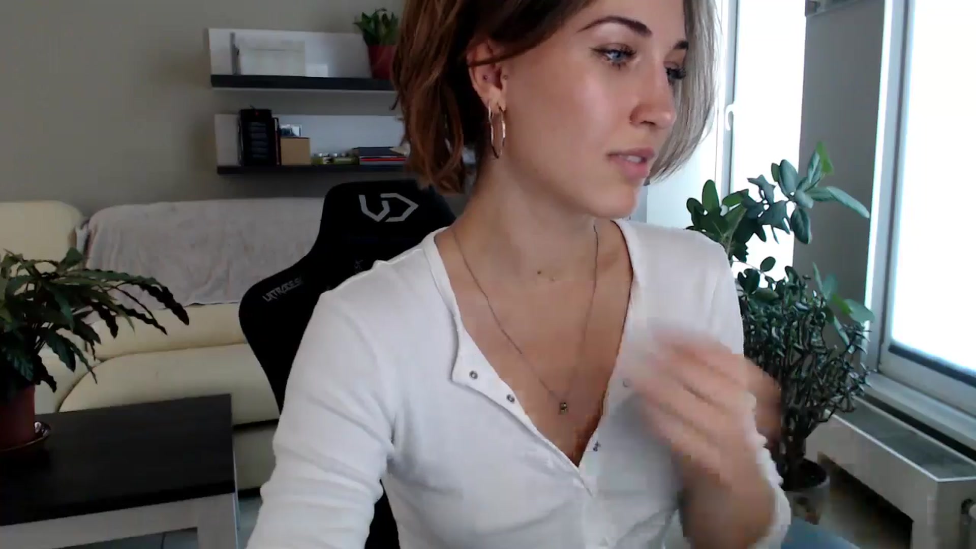 Gallery image thumbnail from GalaxyAnisia's myfreecams stream on, 10/02/2025, 13:42 image 17 of 20