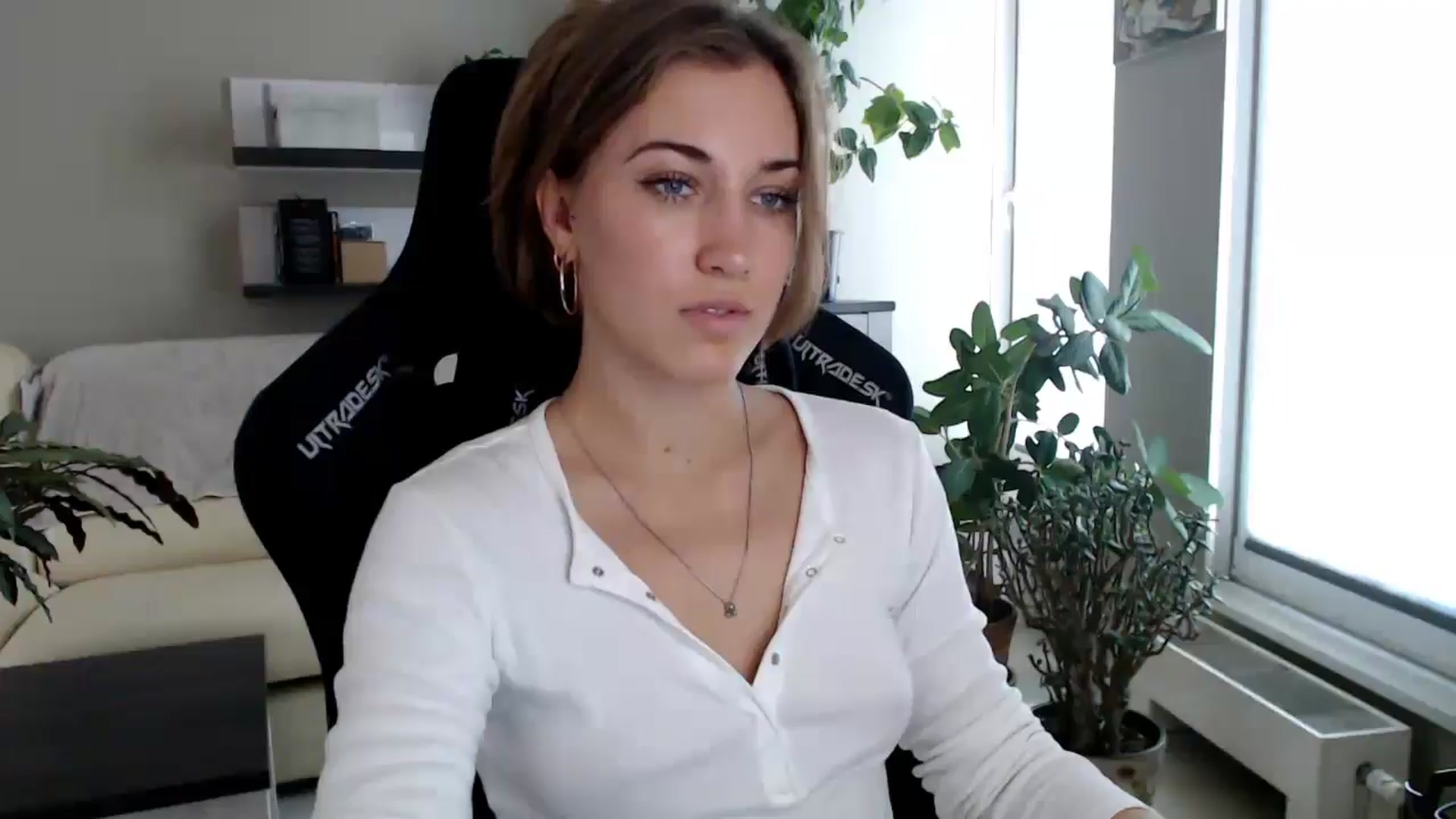 Gallery image thumbnail from GalaxyAnisia's myfreecams stream on, 10/02/2025, 14:02 image 5 of 20